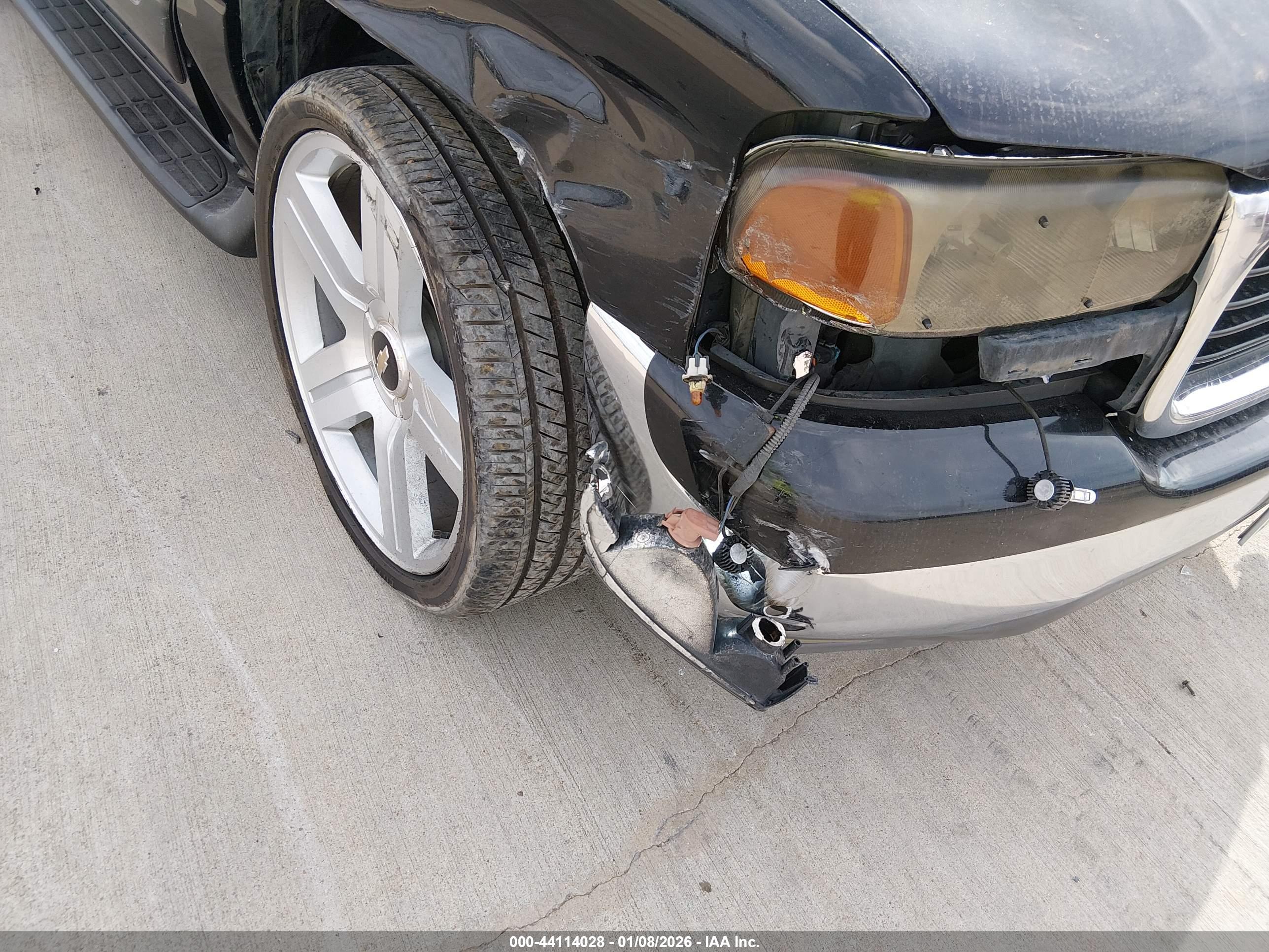 GMC YUKON image 6