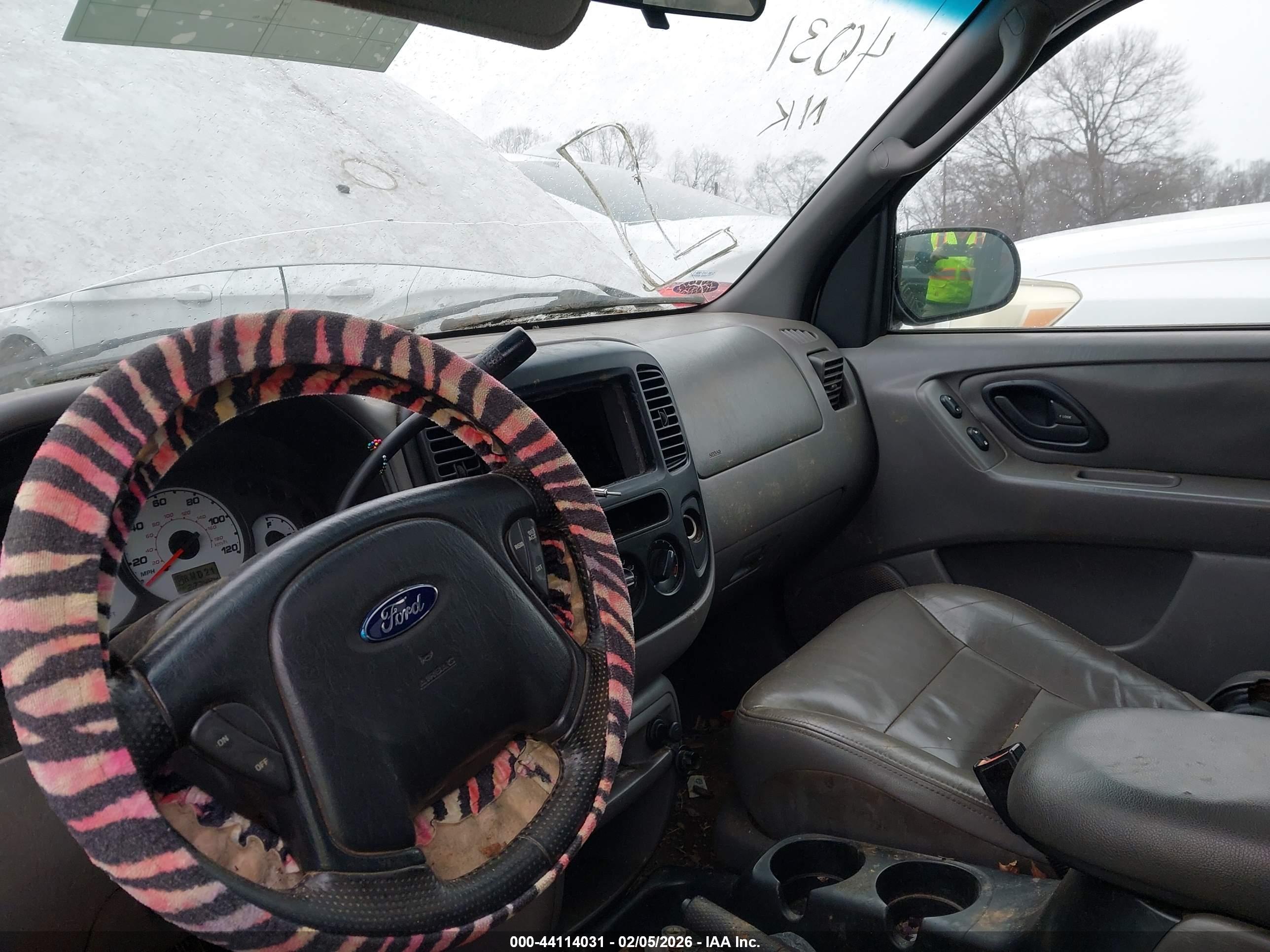 FORD ESCAPE image 5