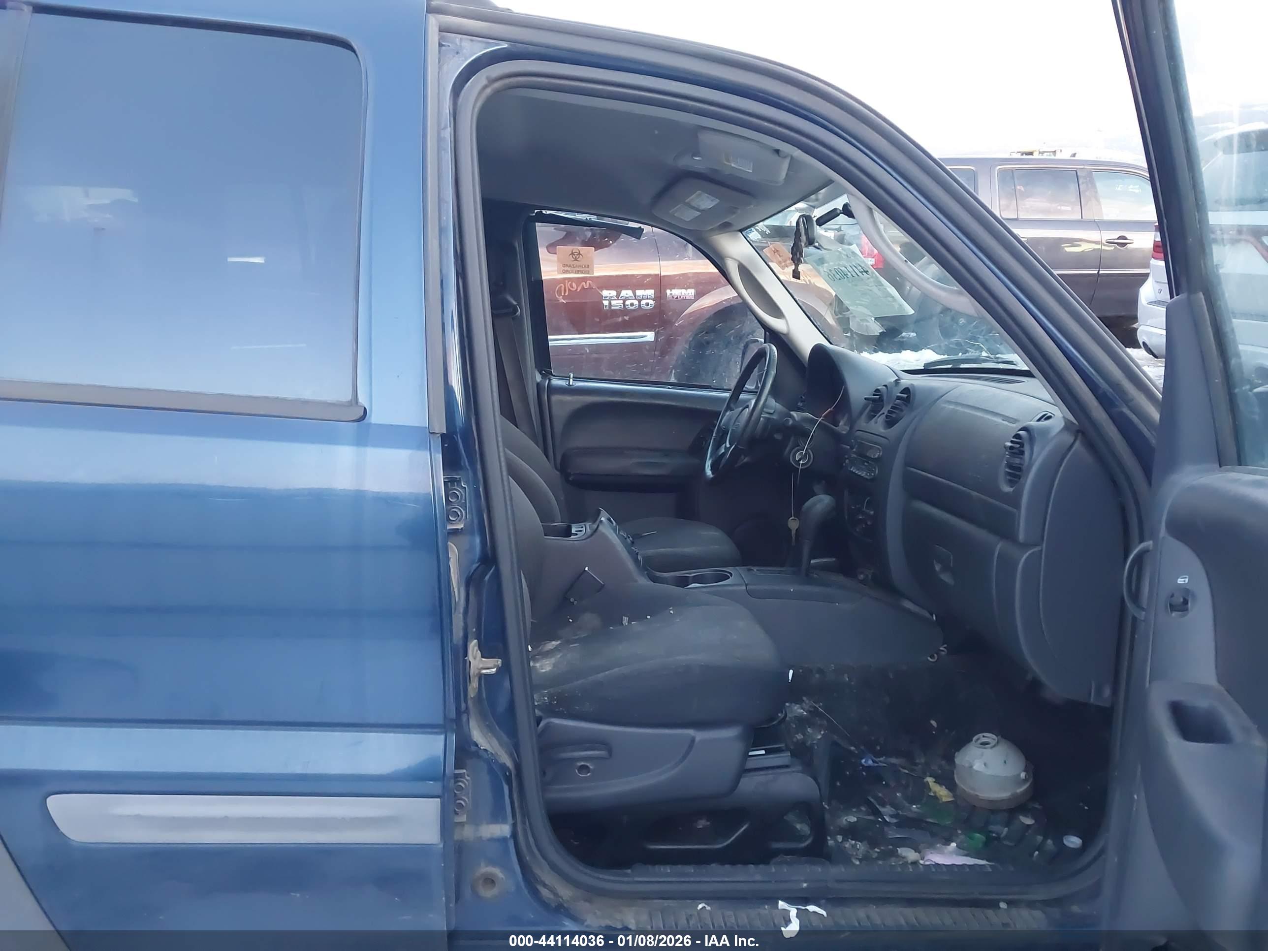 JEEP LIBERTY image 5