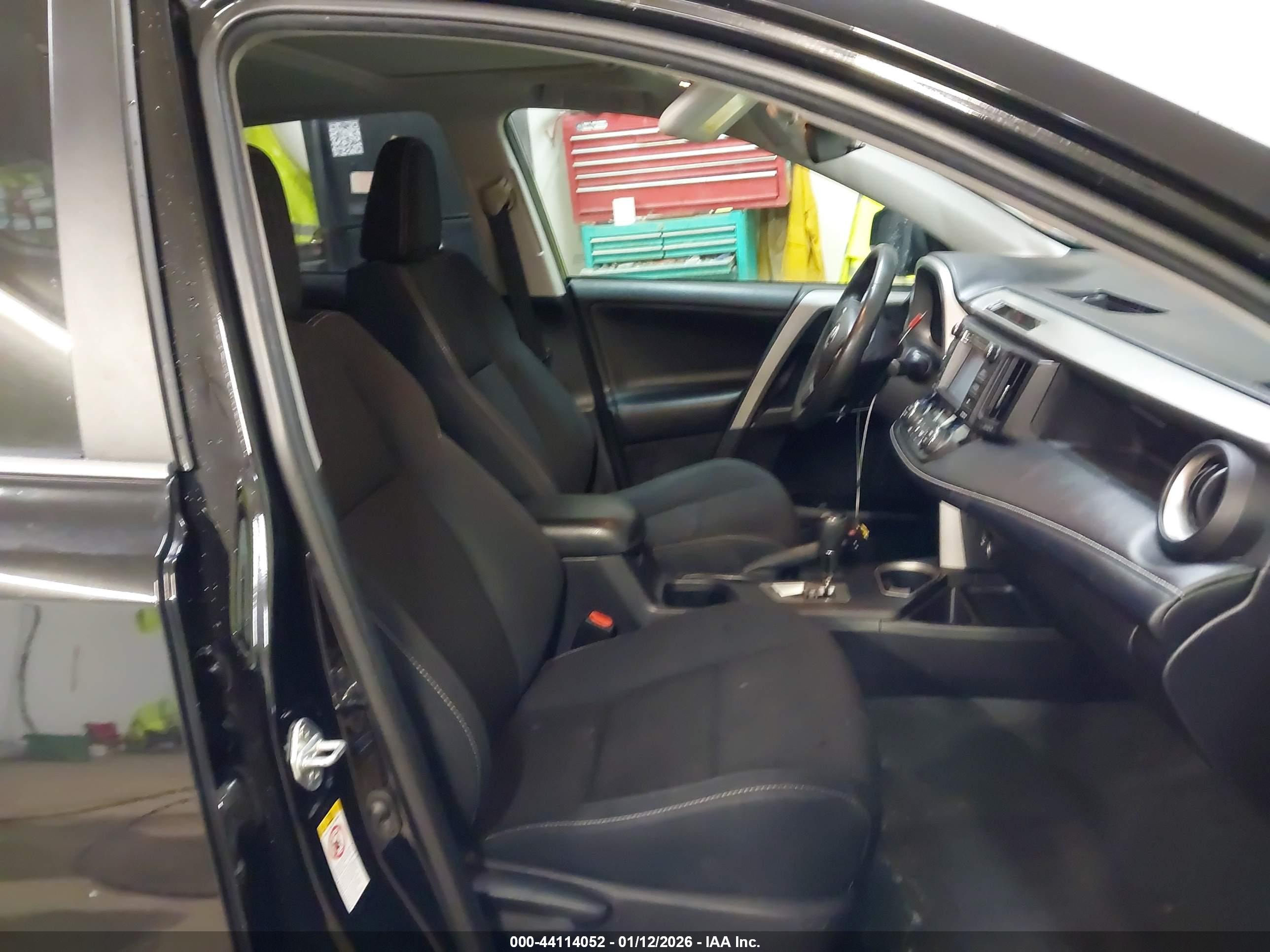 TOYOTA RAV4 image 5