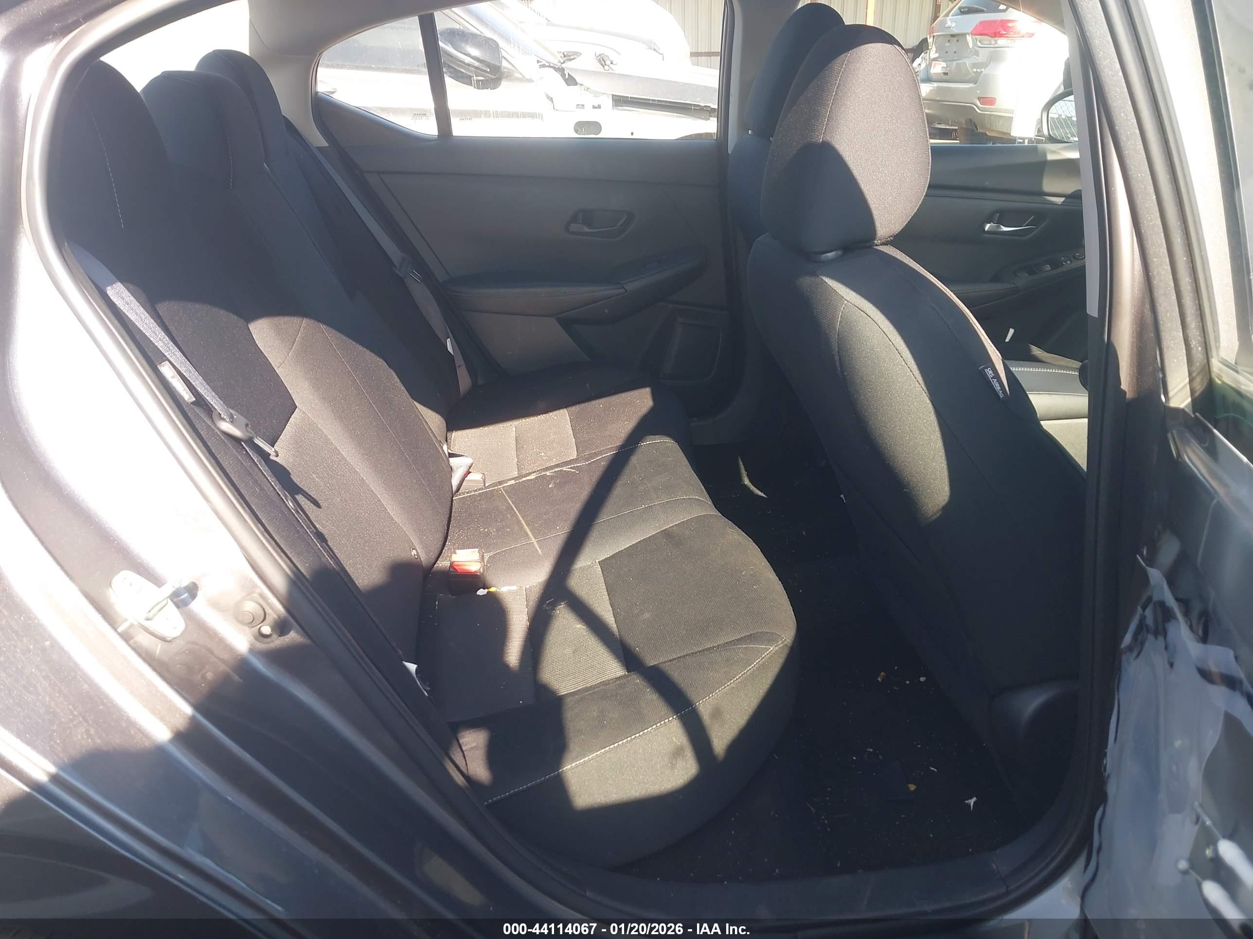 NISSAN SENTRA image 8