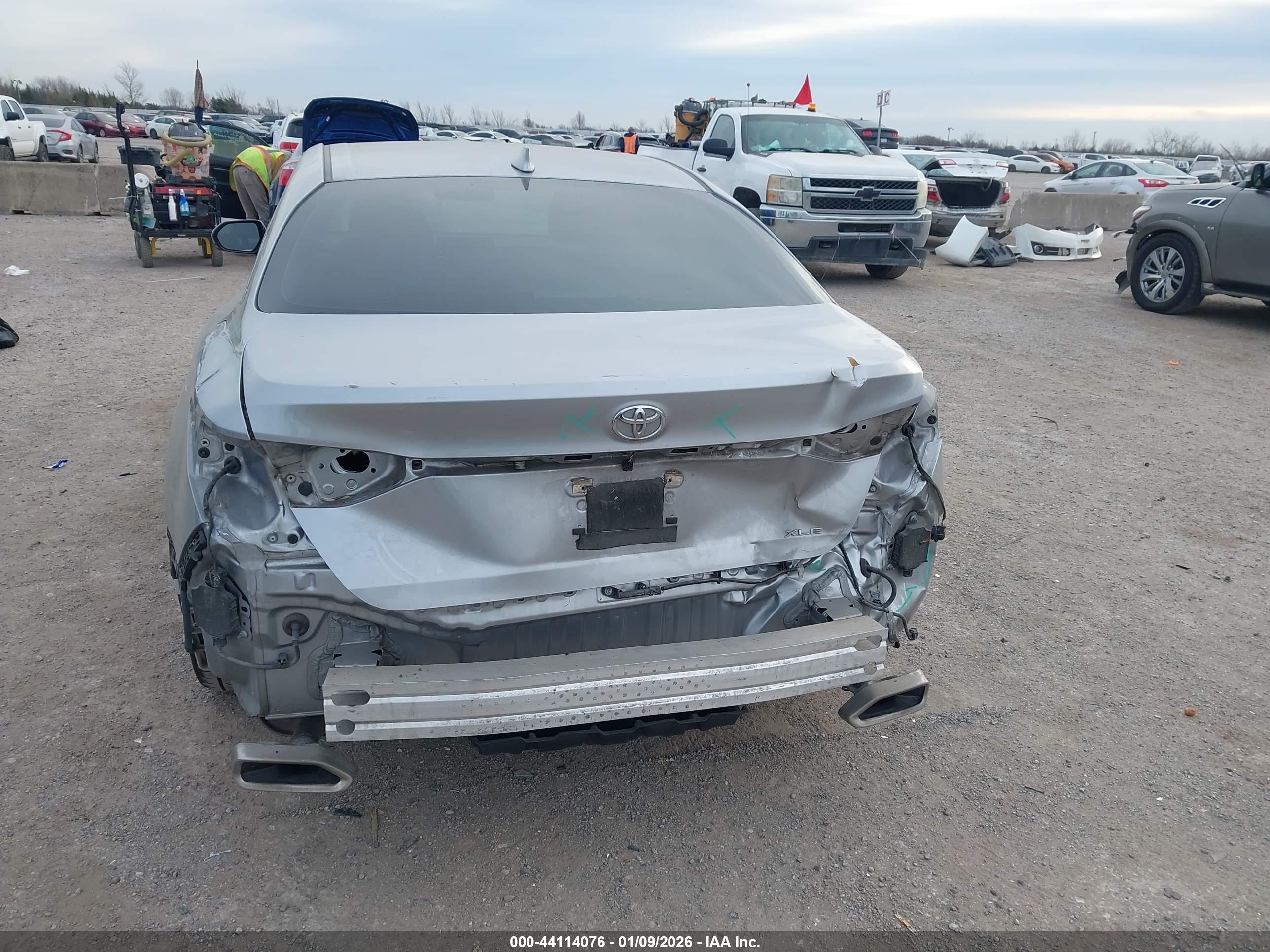 TOYOTA AVALON image 6
