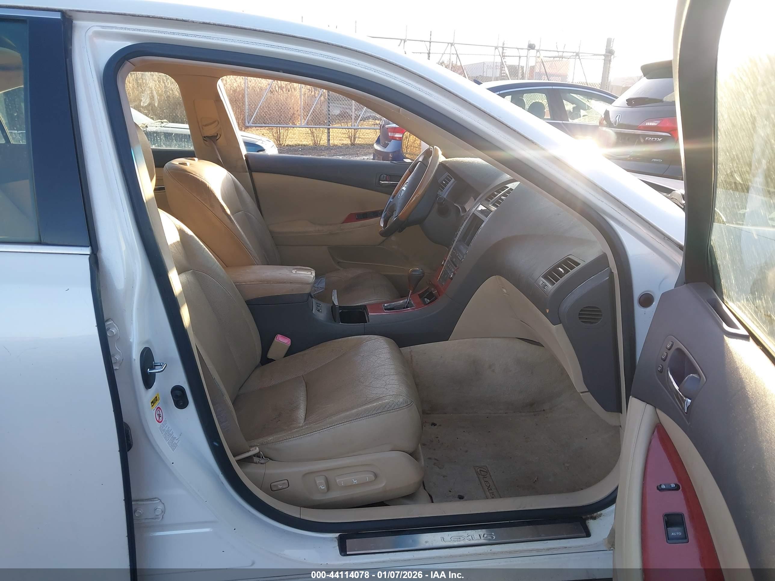 LEXUS ES image 5