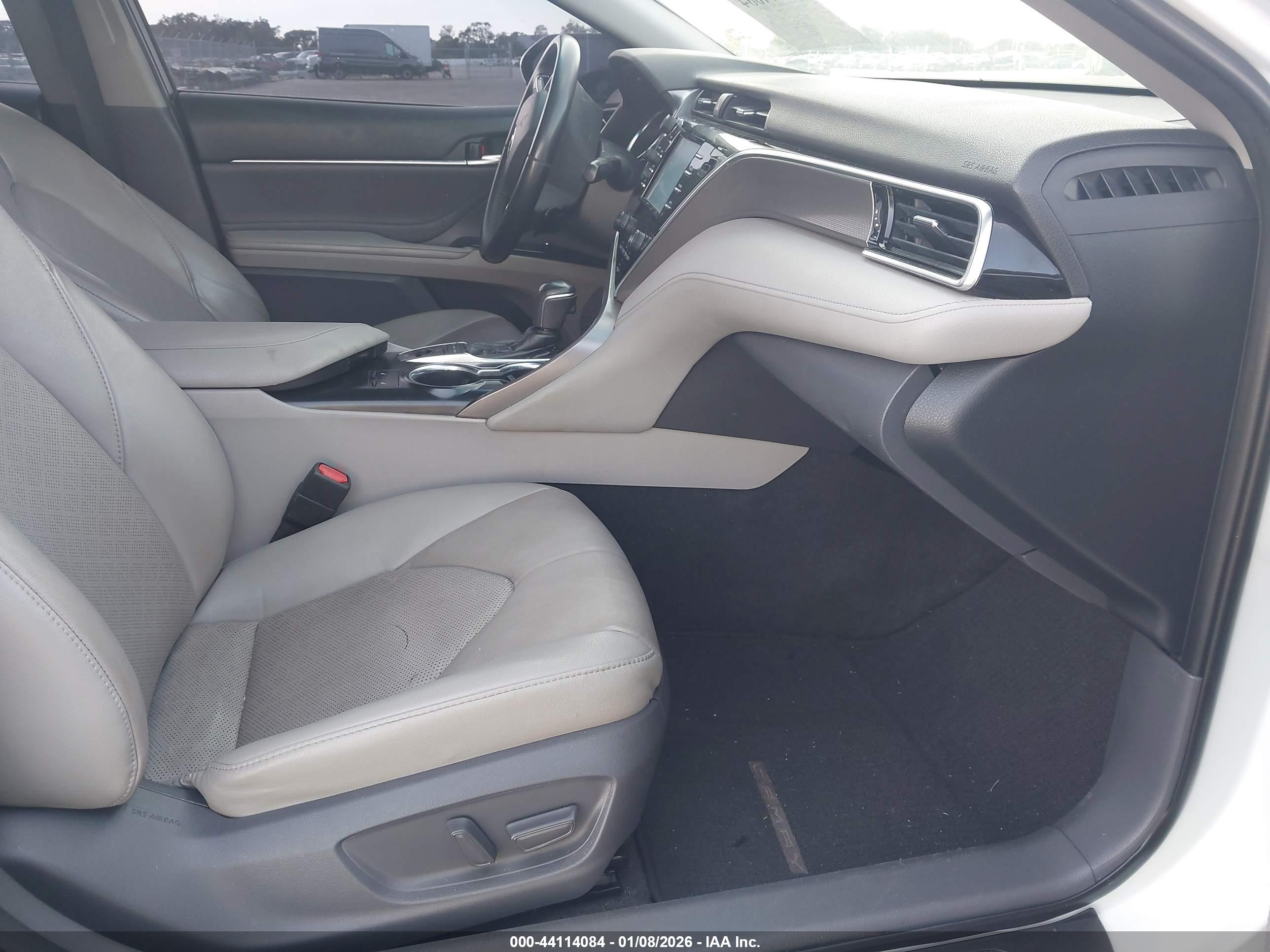 TOYOTA CAMRY image 5
