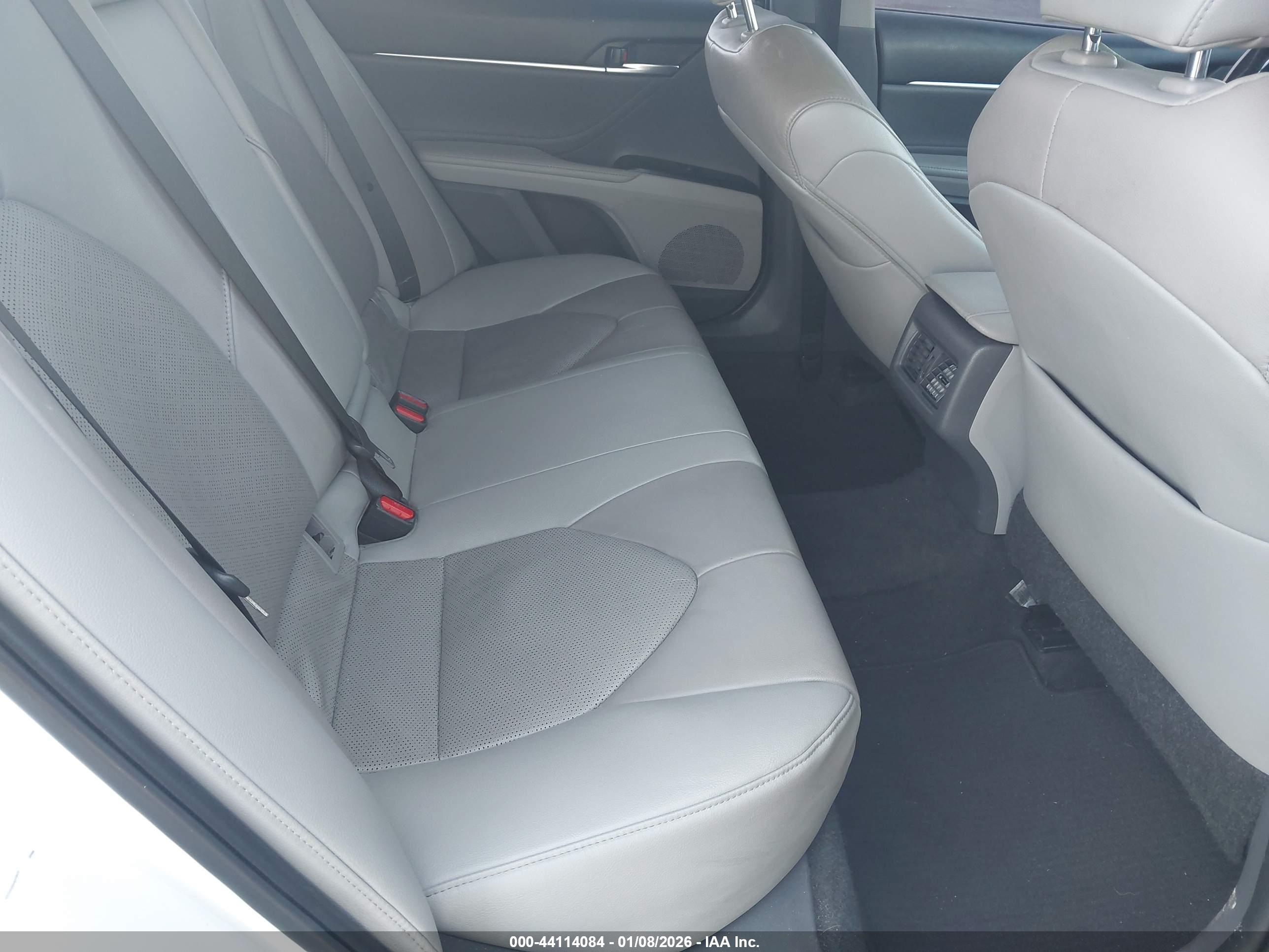 TOYOTA CAMRY image 8