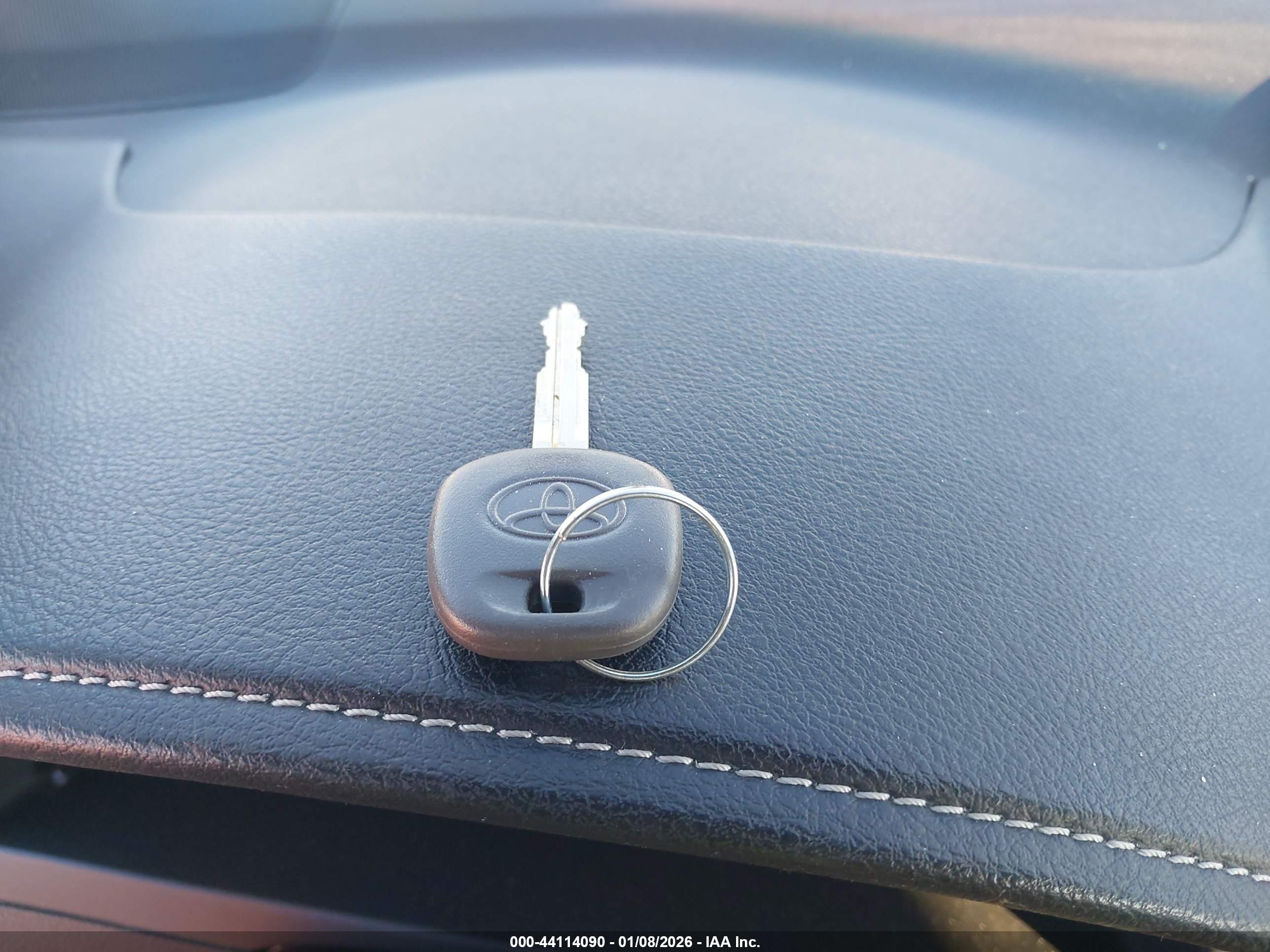 TOYOTA CAMRY image 11