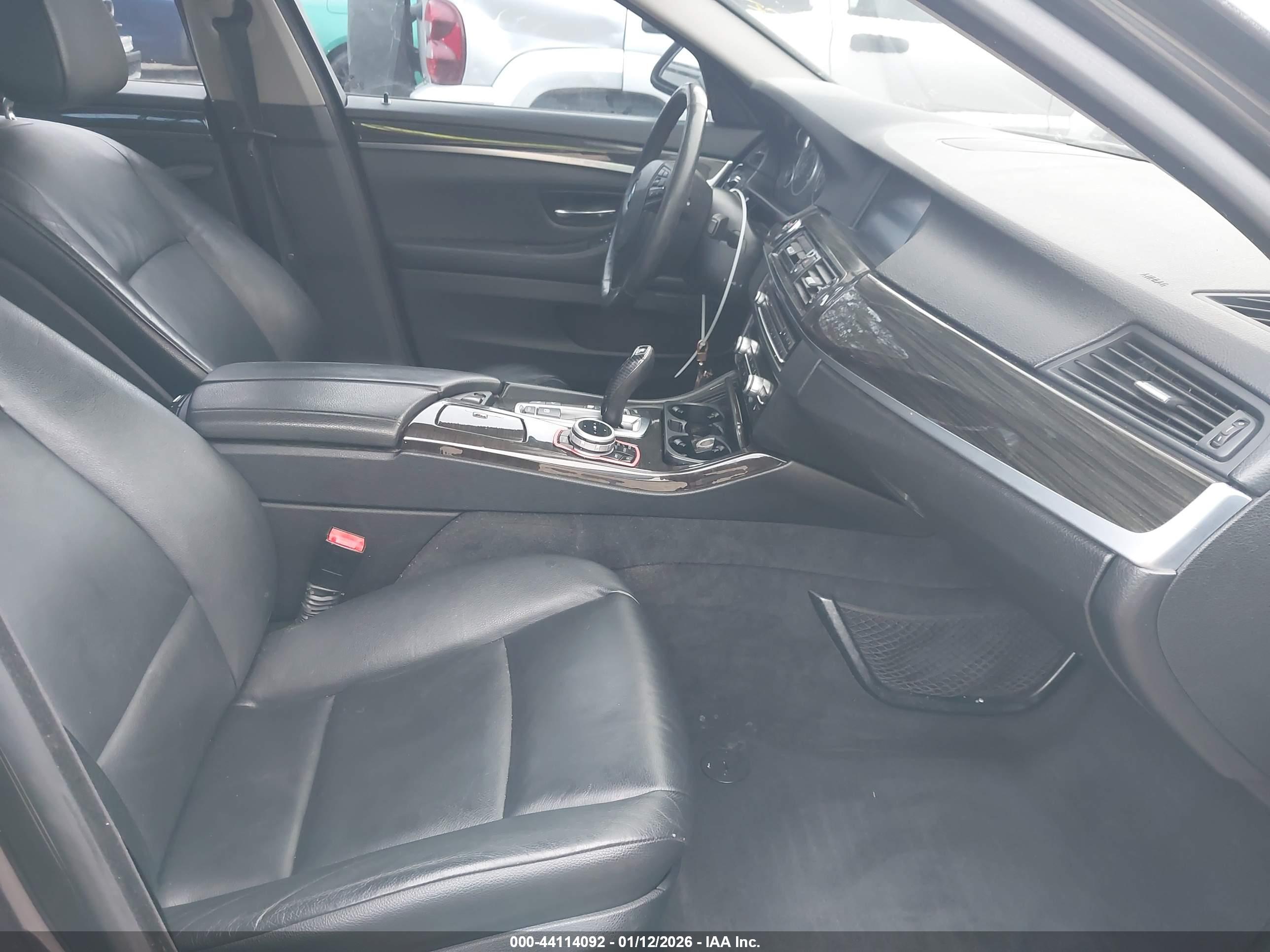 BMW 528I image 5
