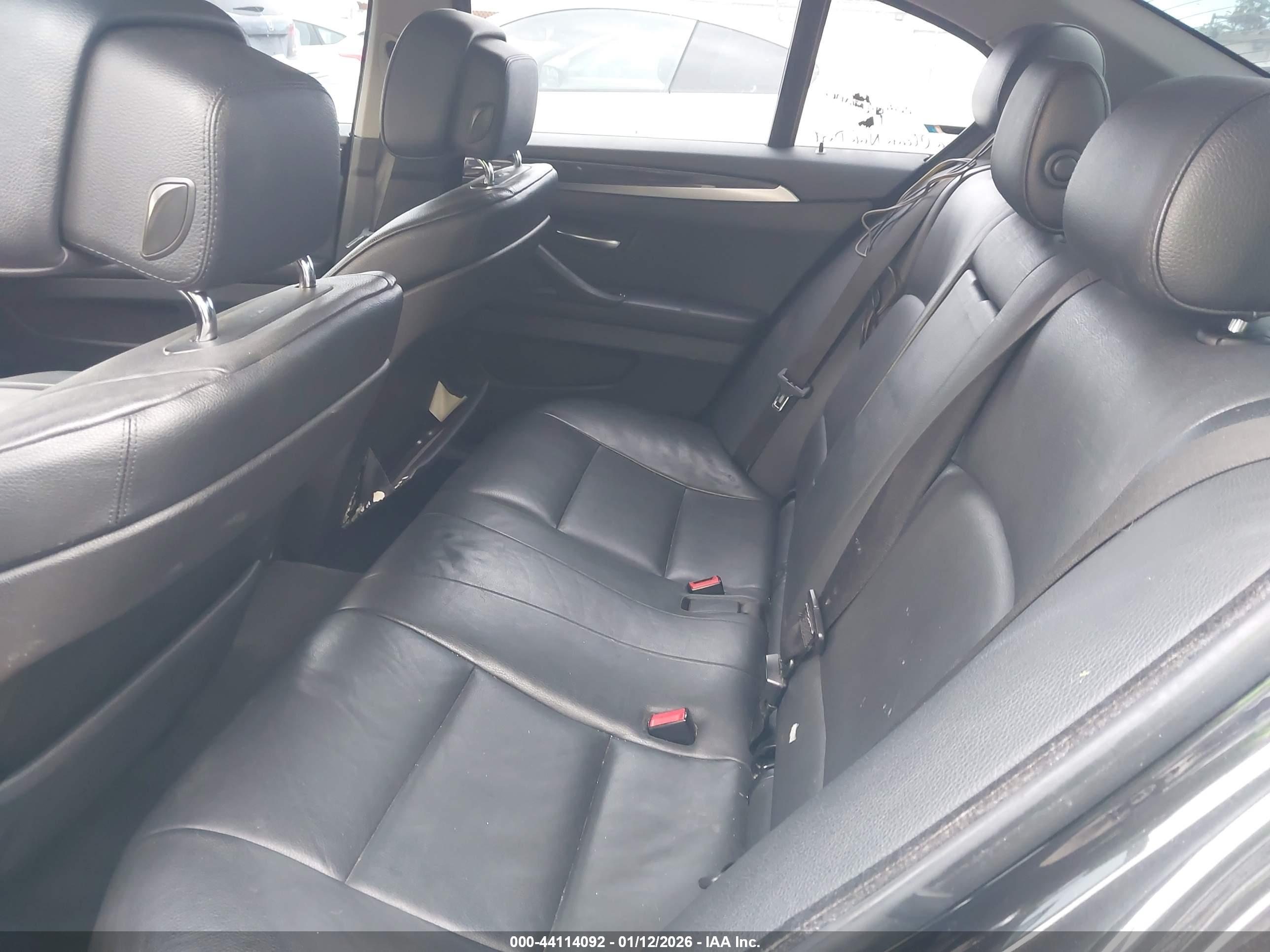 BMW 528I image 8