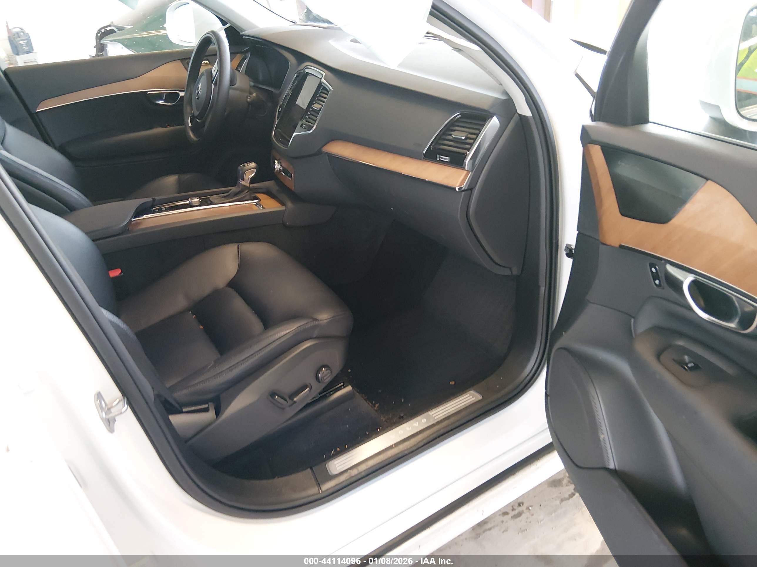 VOLVO XC90 image 5