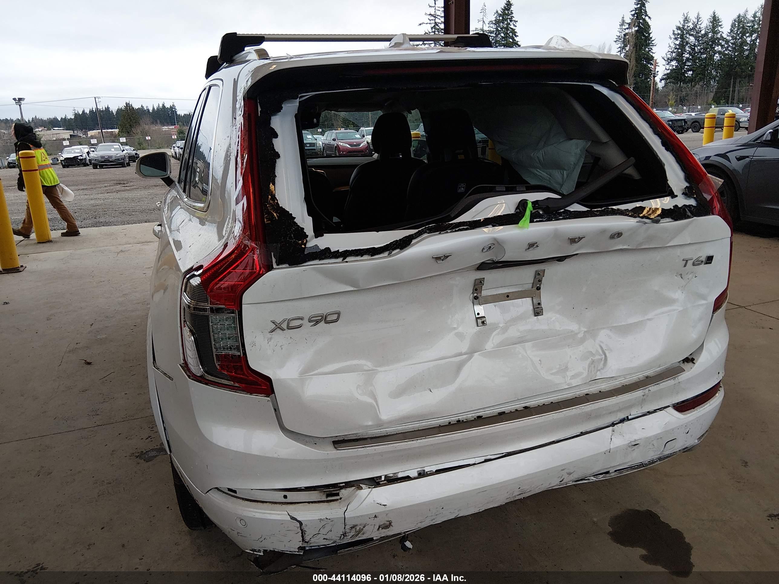 VOLVO XC90 image 6