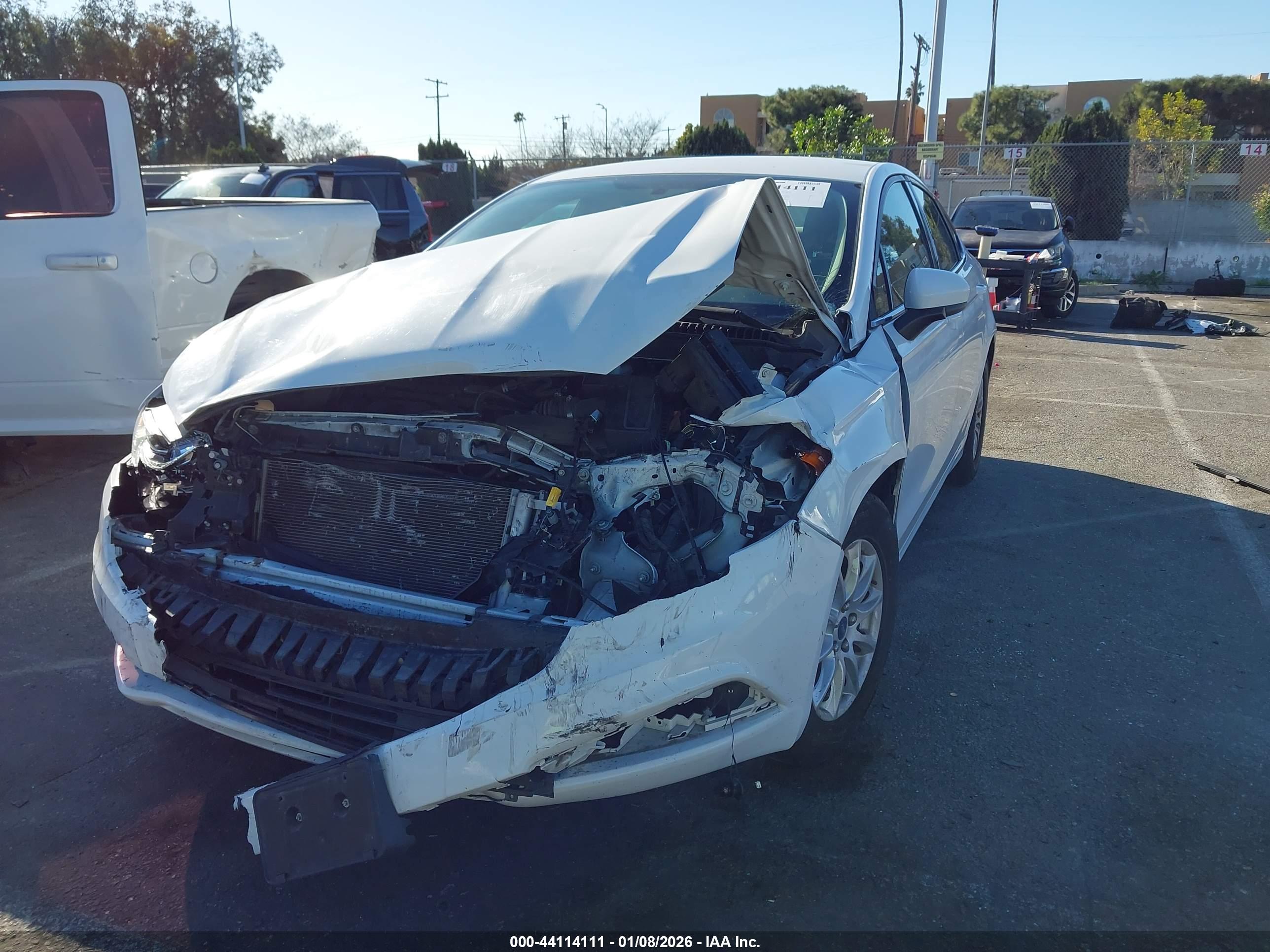 FORD FUSION image 2
