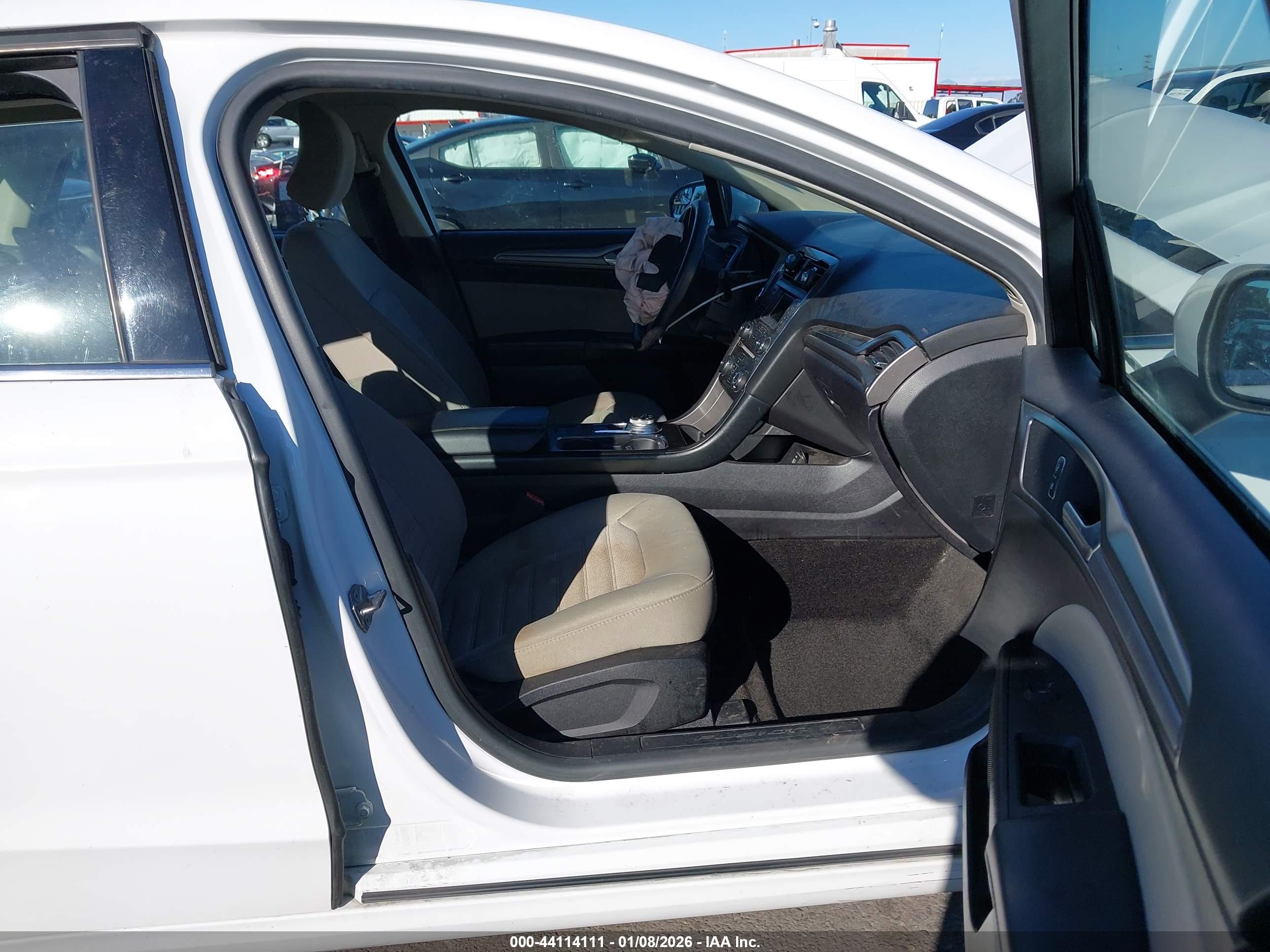 FORD FUSION image 5