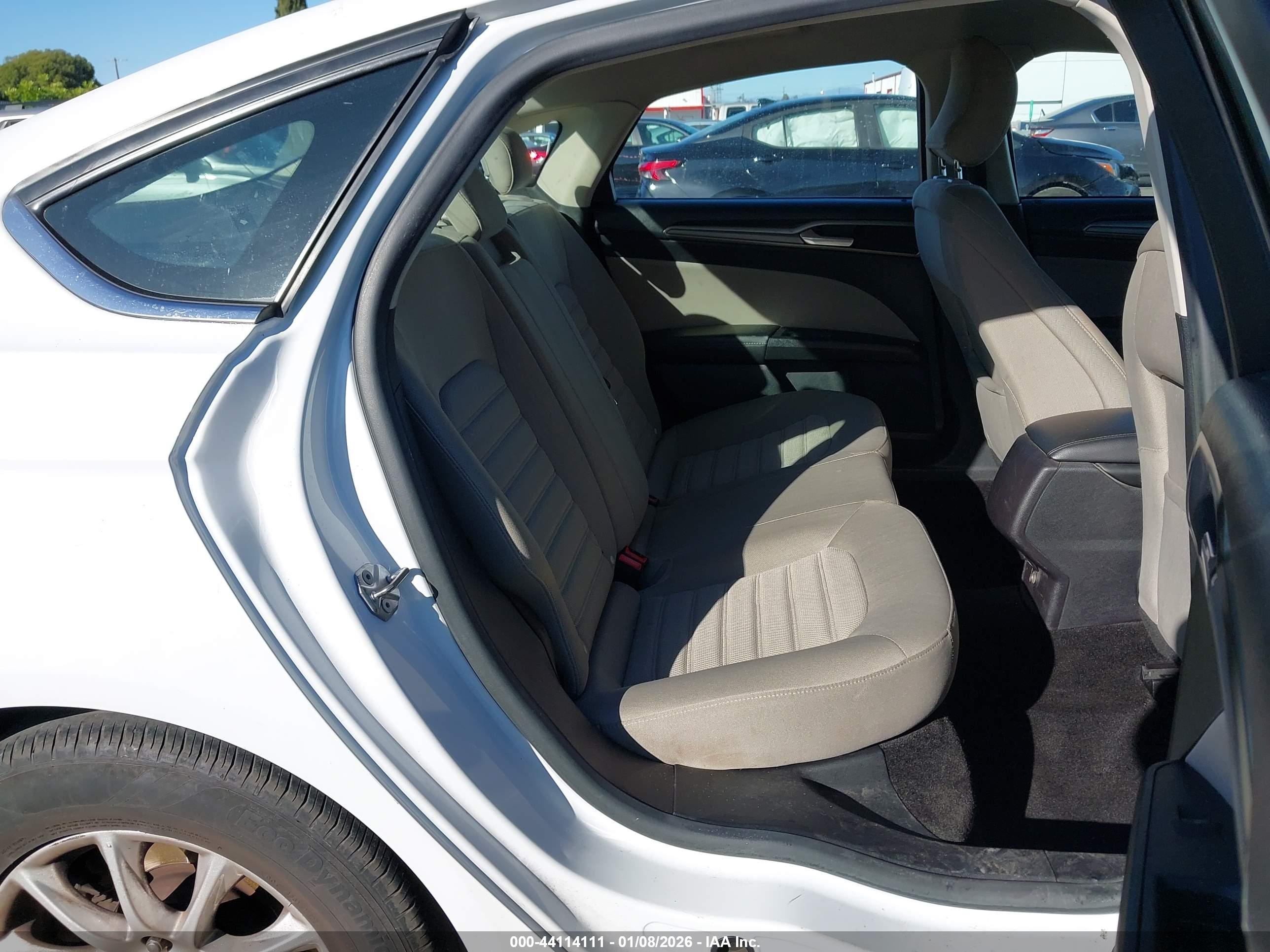 FORD FUSION image 8
