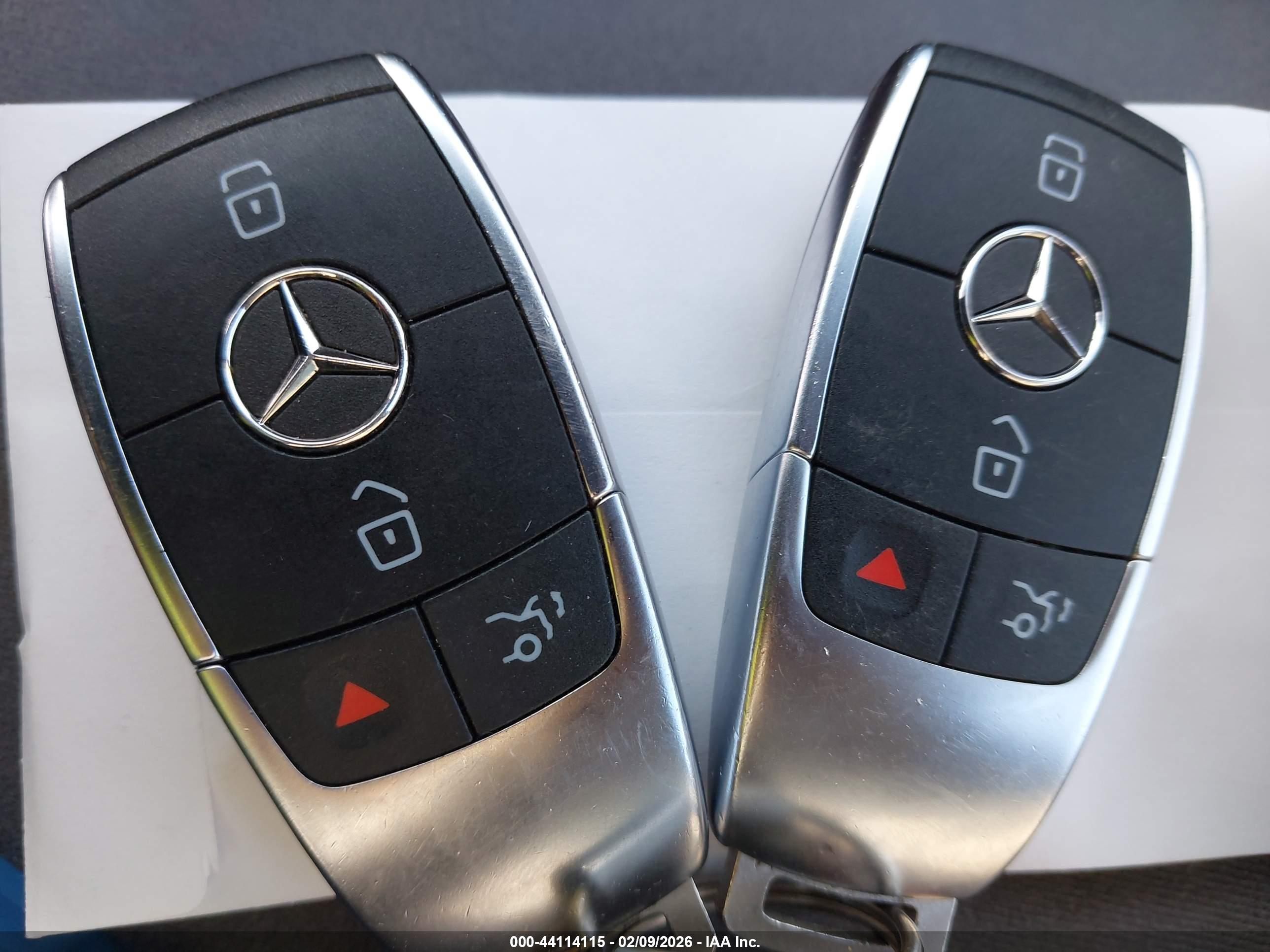 MERCEDES-BENZ GLC image 11