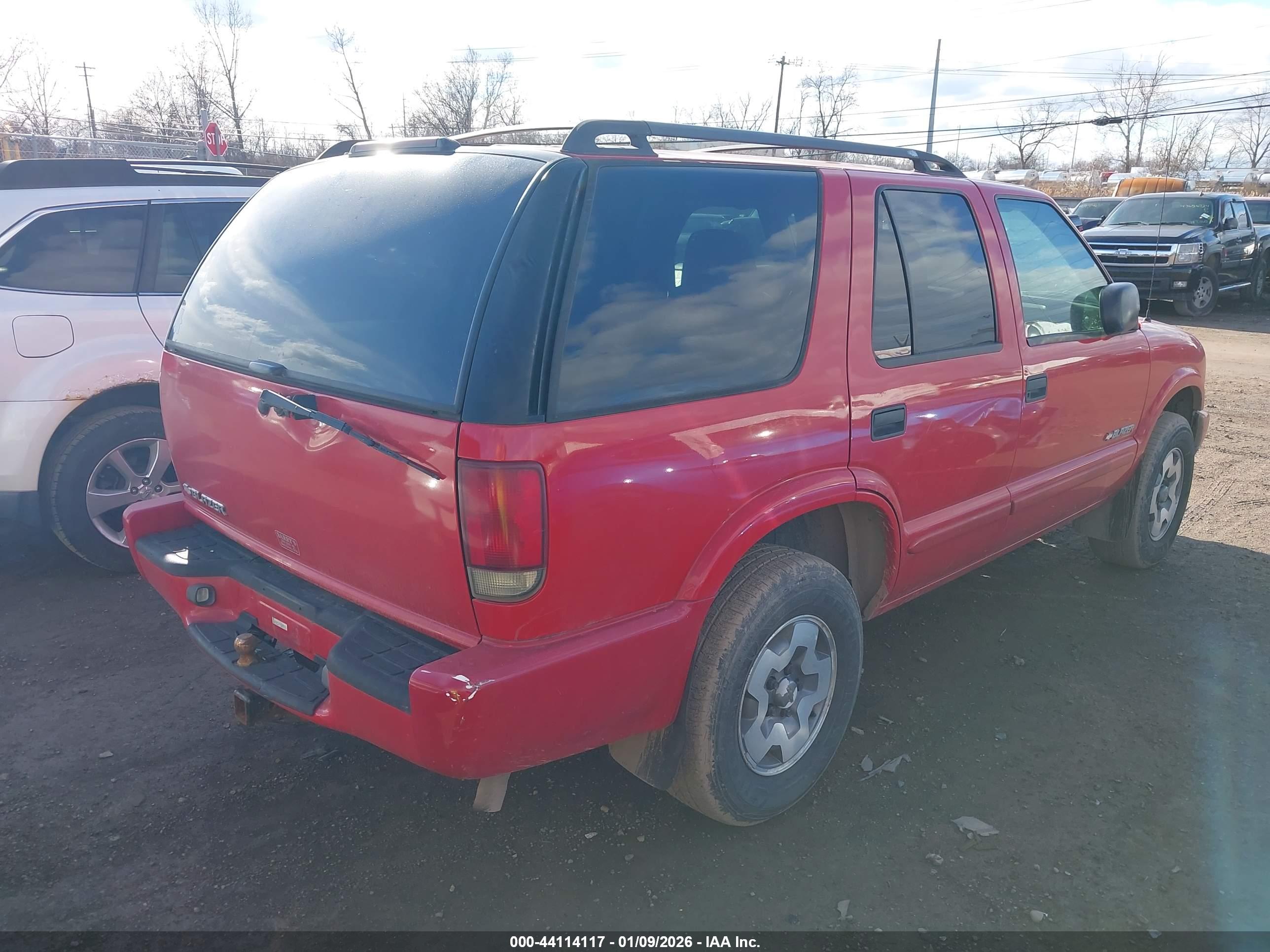 CHEVROLET BLAZER image 4