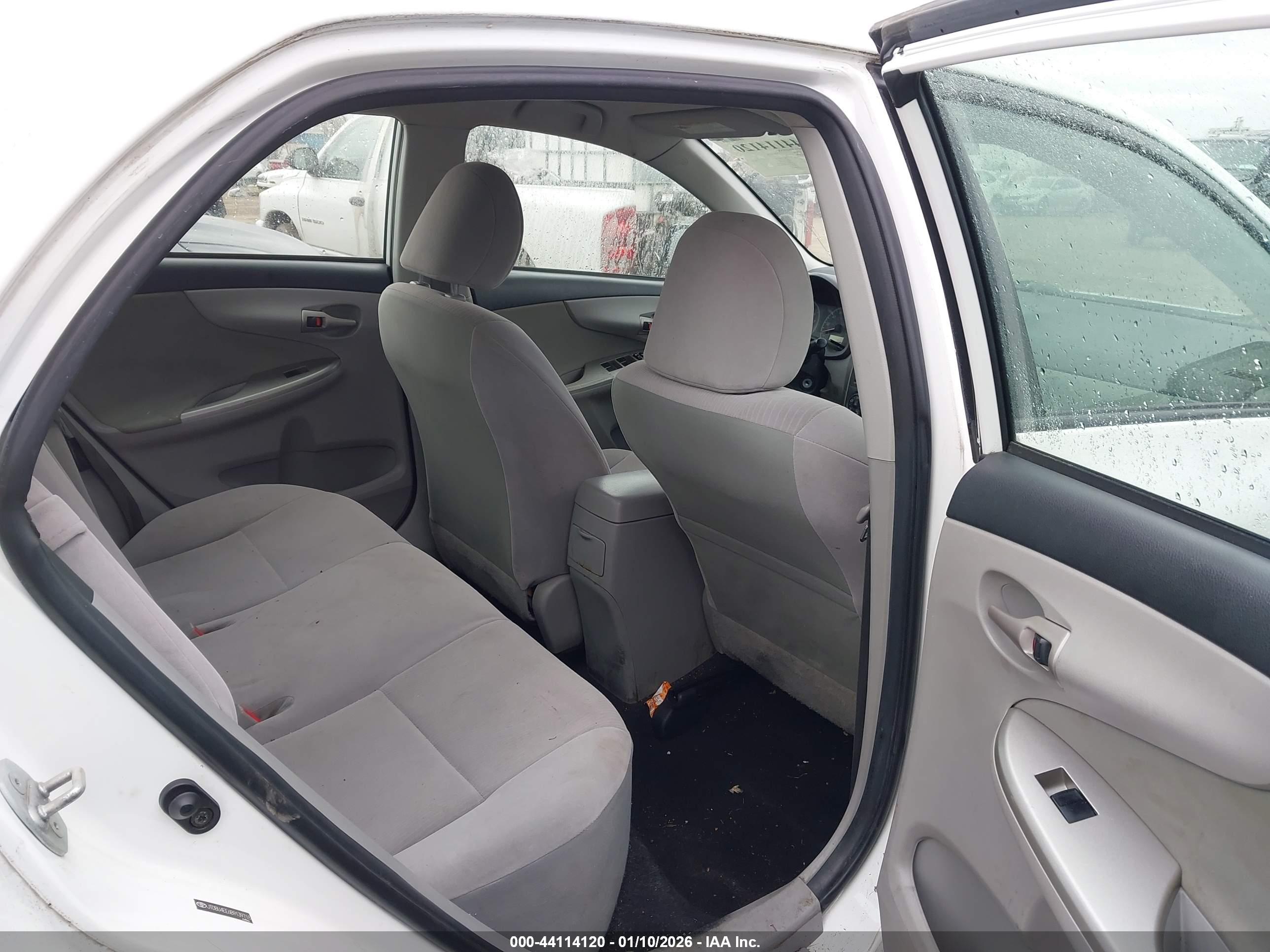 TOYOTA COROLLA image 8