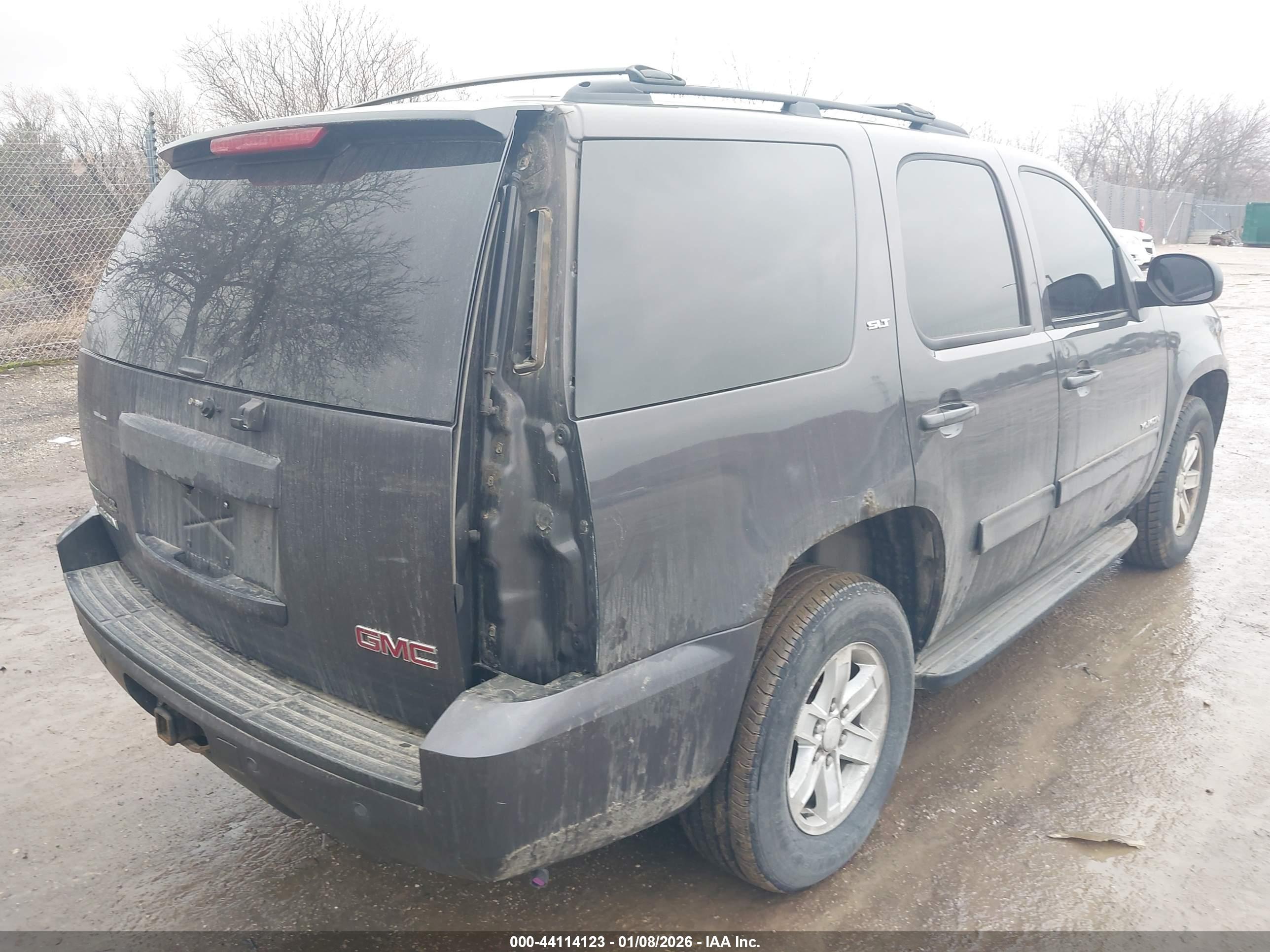 GMC YUKON image 4