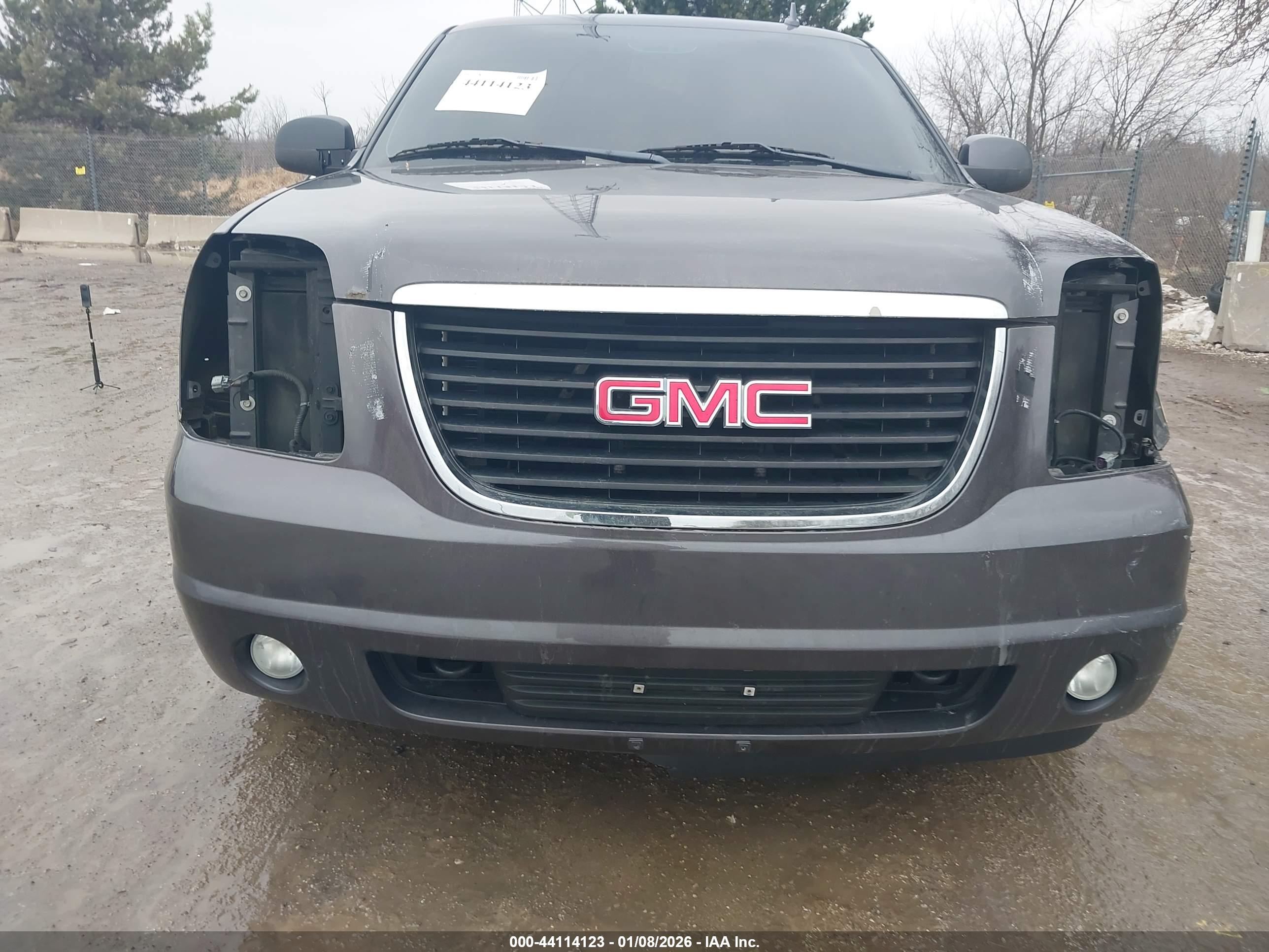 GMC YUKON image 6