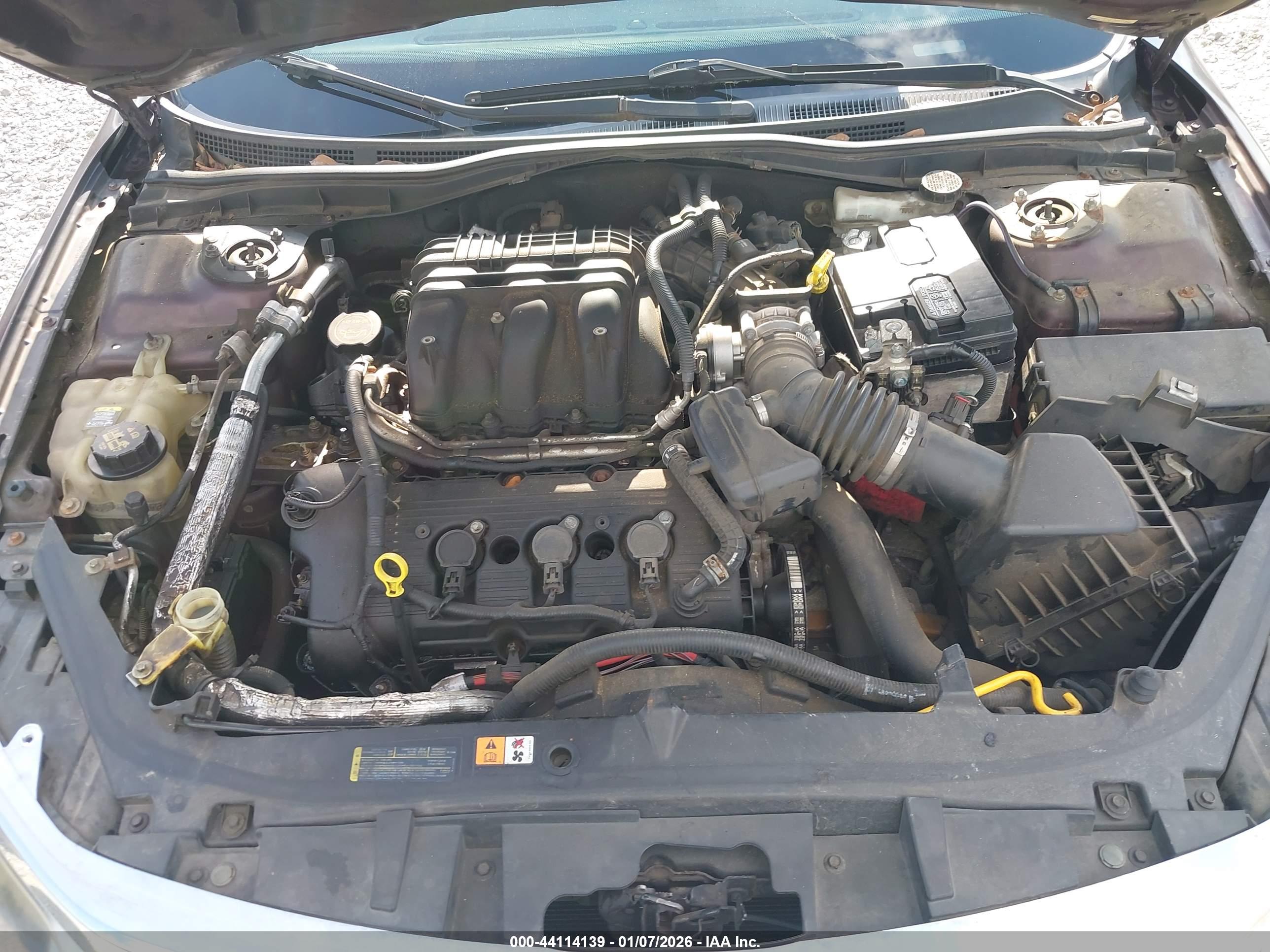 FORD FUSION image 10