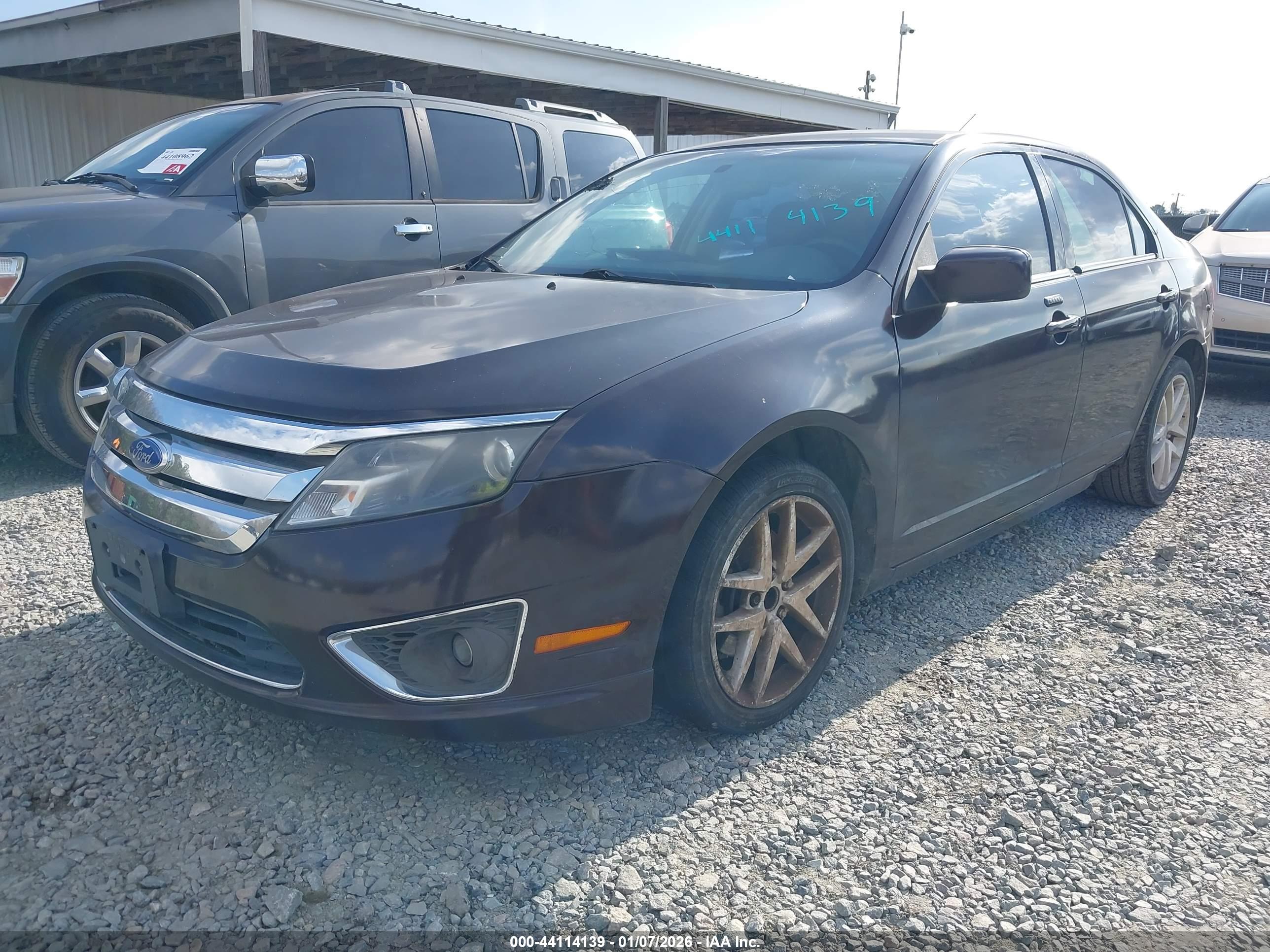 FORD FUSION image 2