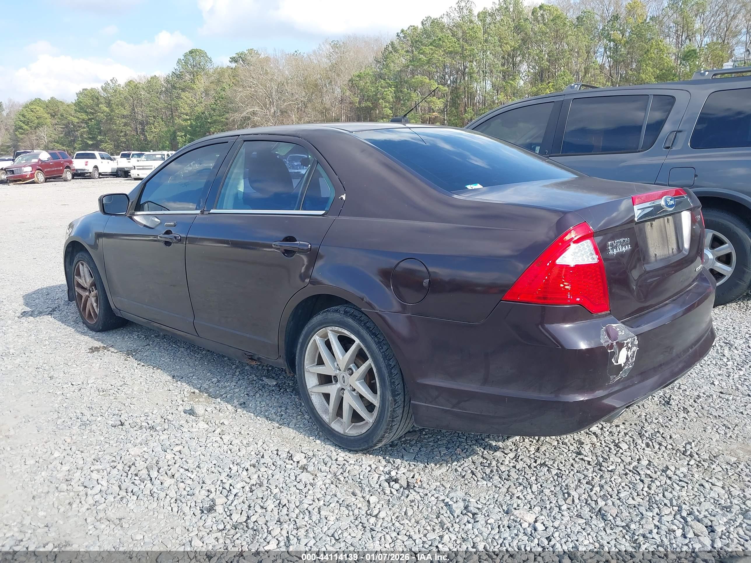 FORD FUSION image 3