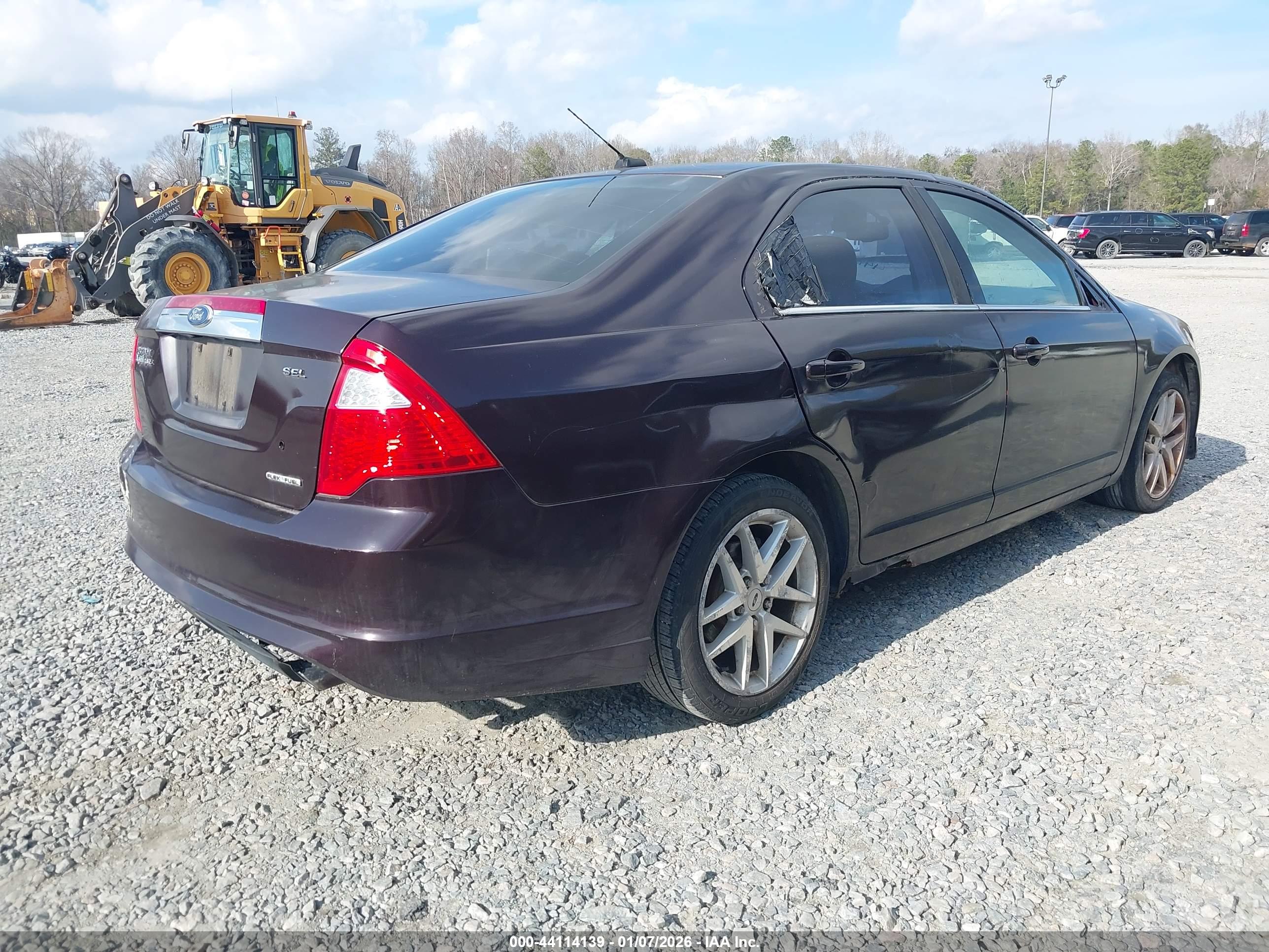 FORD FUSION image 4