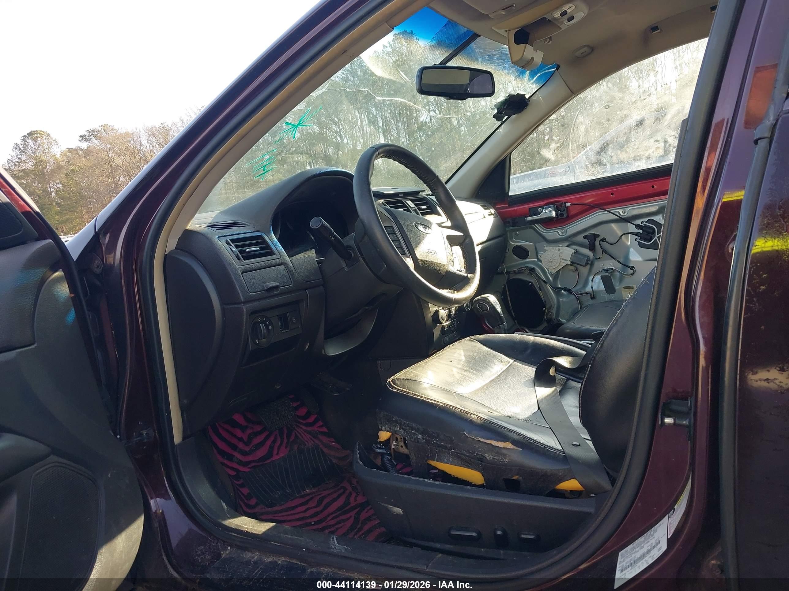 FORD FUSION image 5