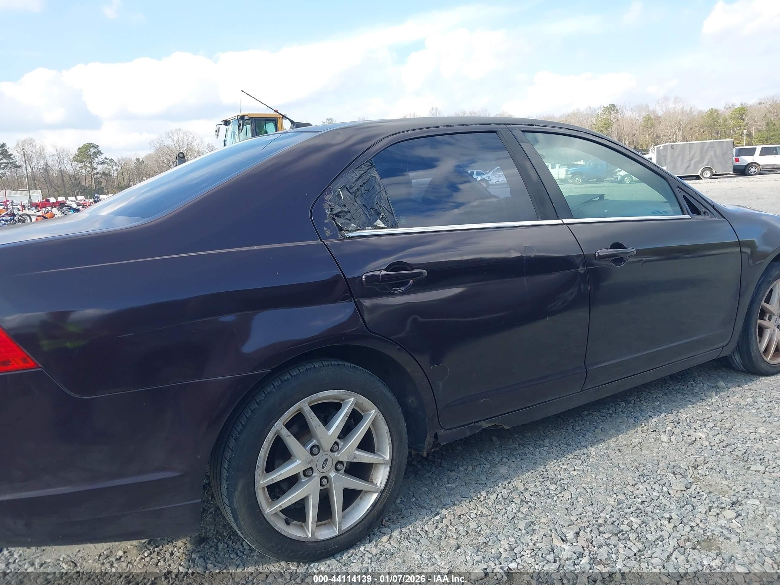 FORD FUSION image 6