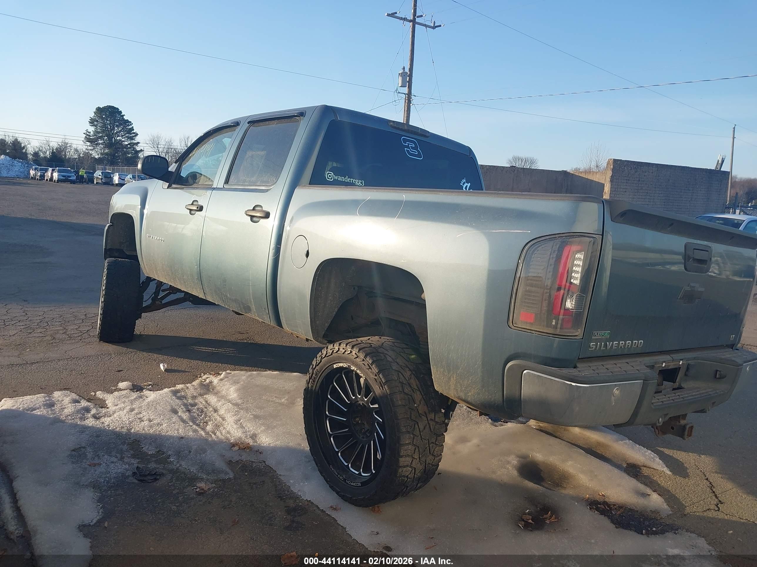 CHEVROLET SILVERADO image 3
