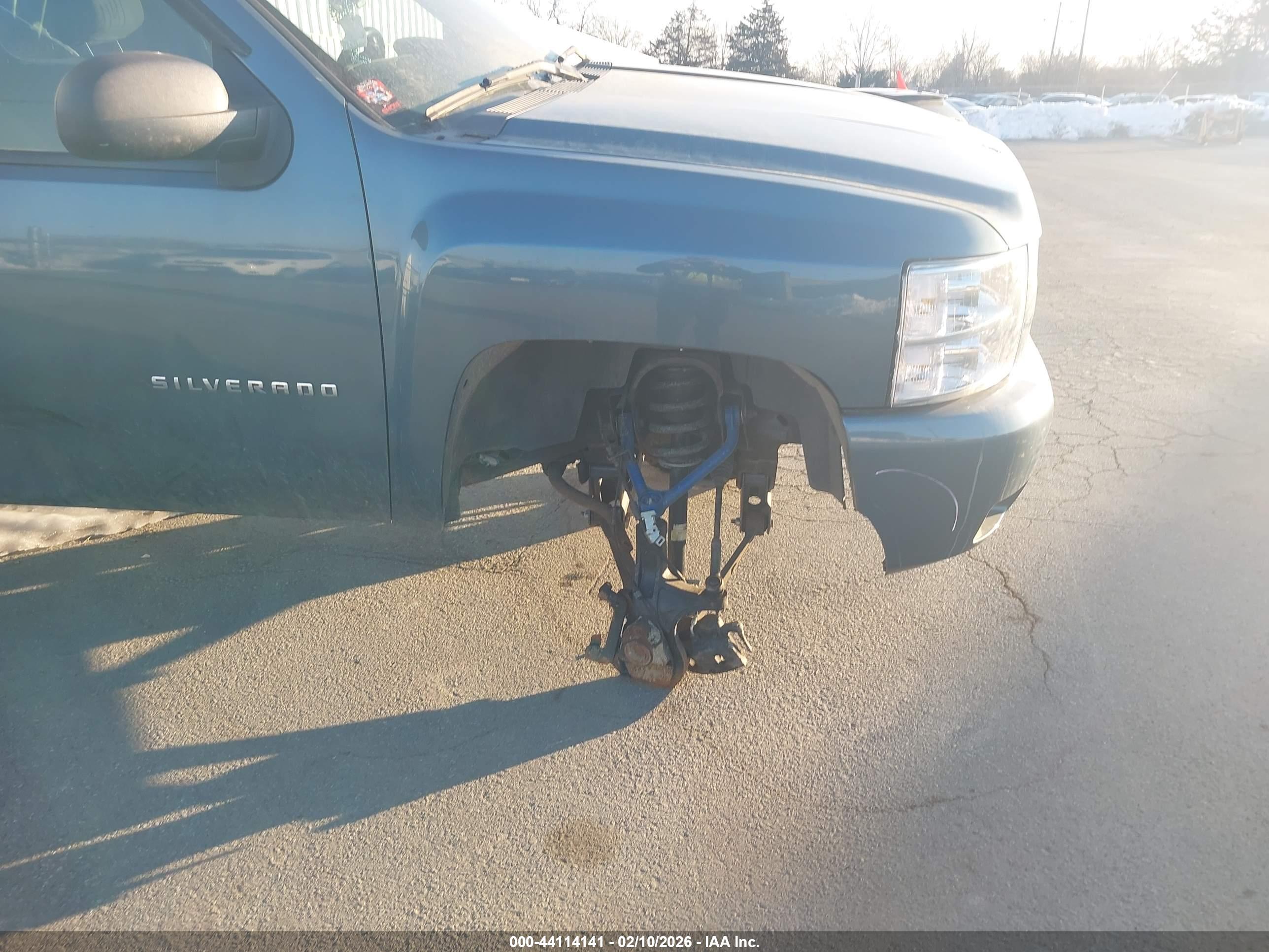 CHEVROLET SILVERADO image 6