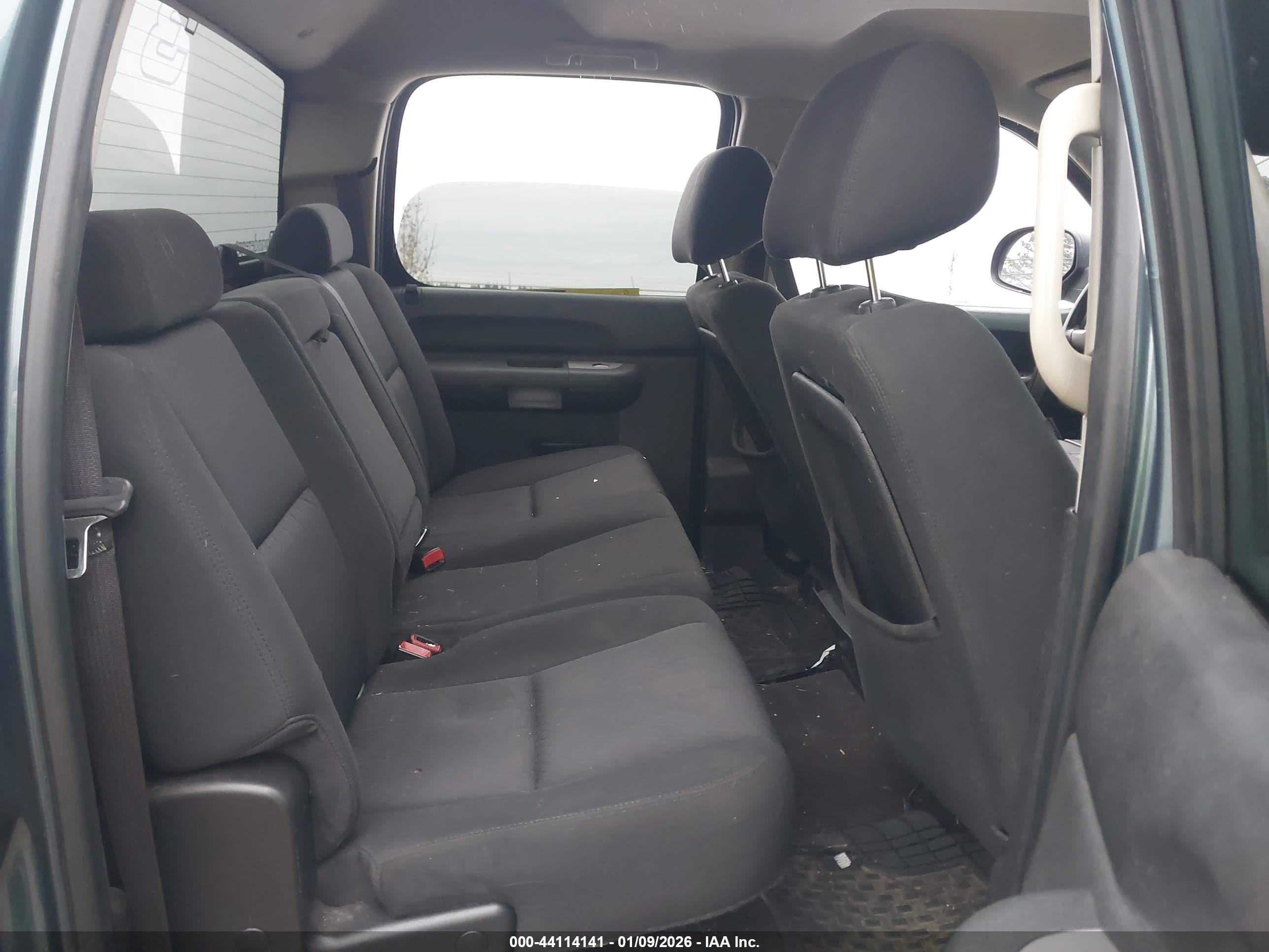 CHEVROLET SILVERADO image 8