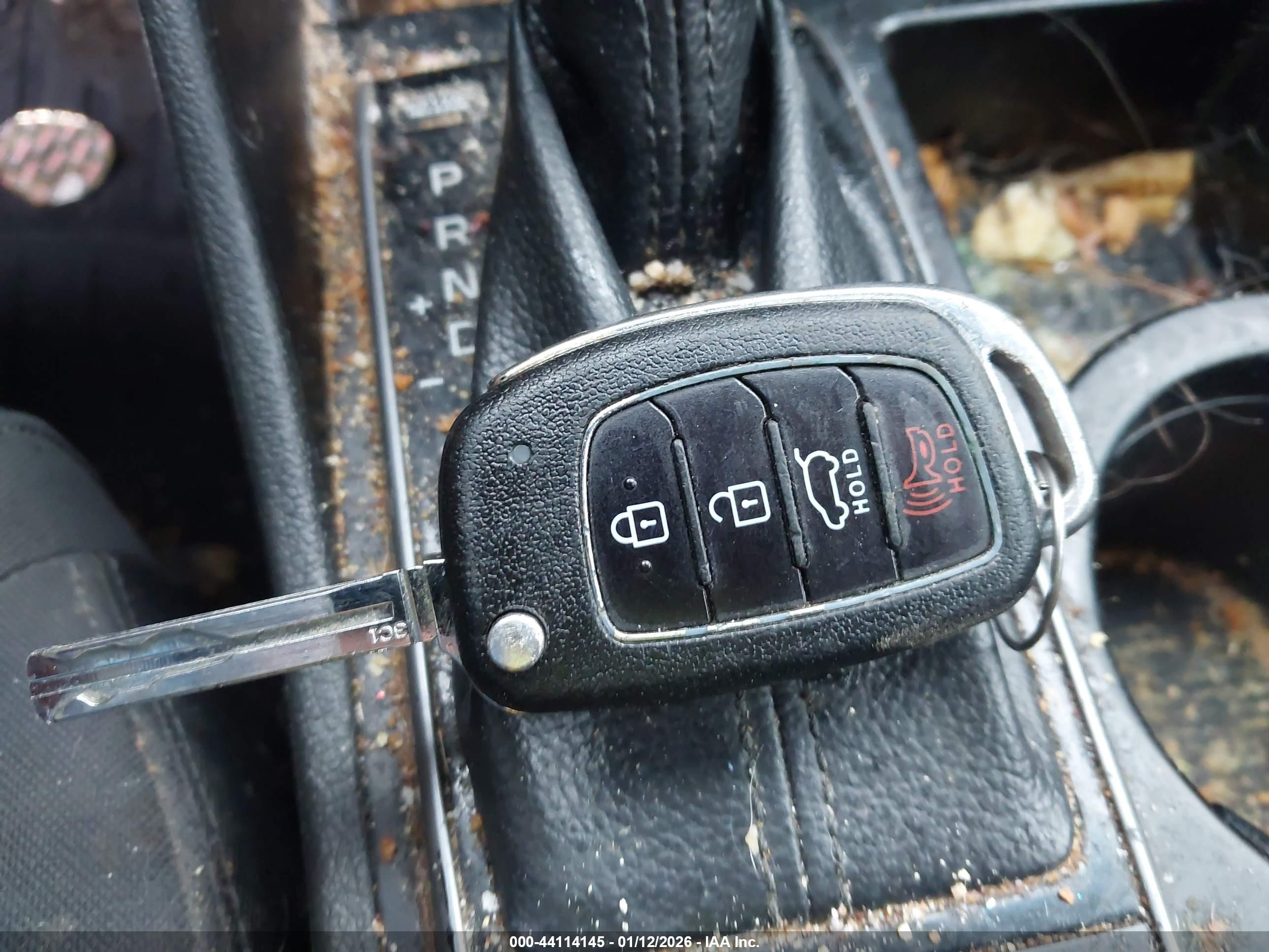 HYUNDAI TUCSON image 11