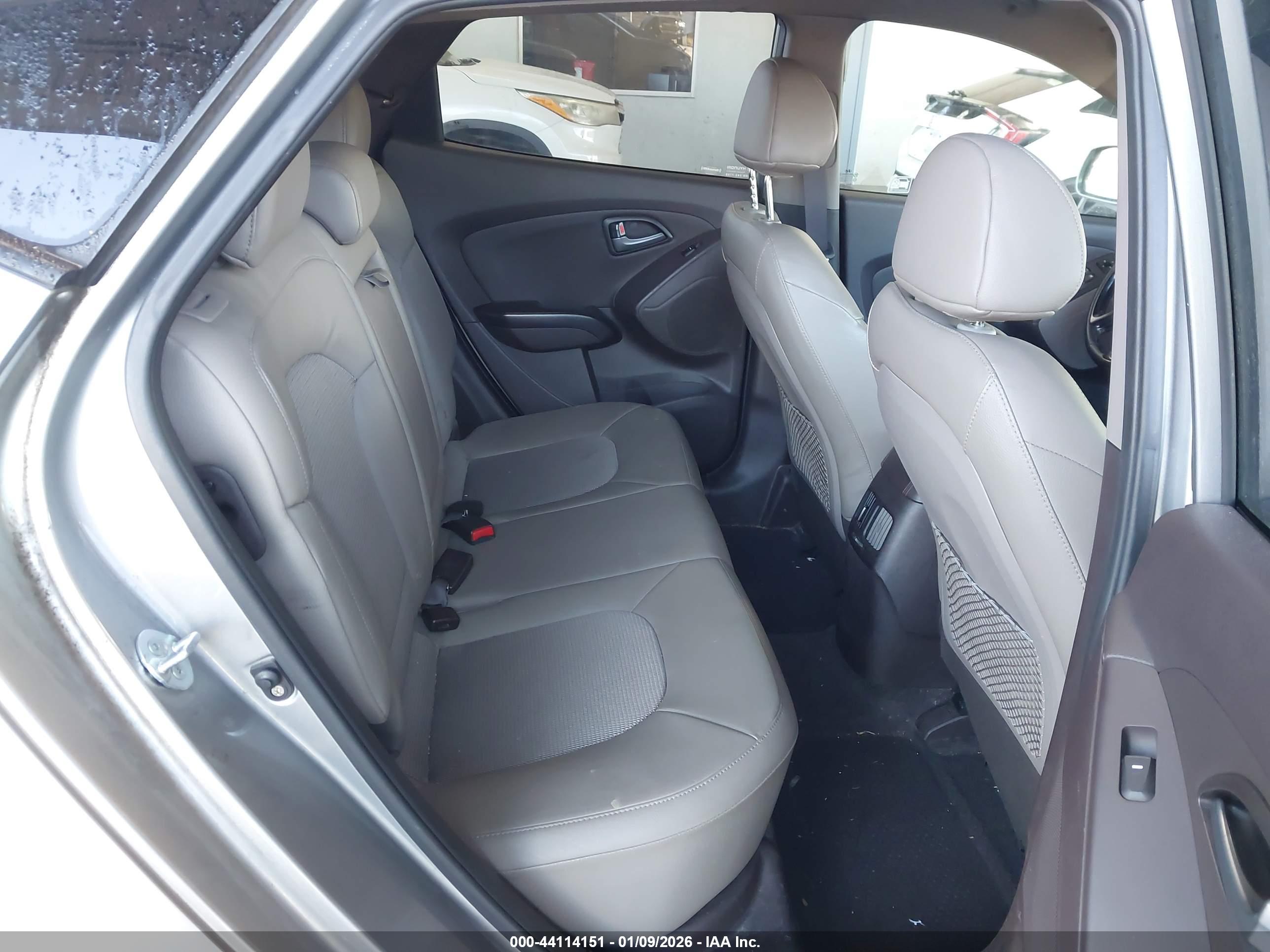 HYUNDAI TUCSON image 8