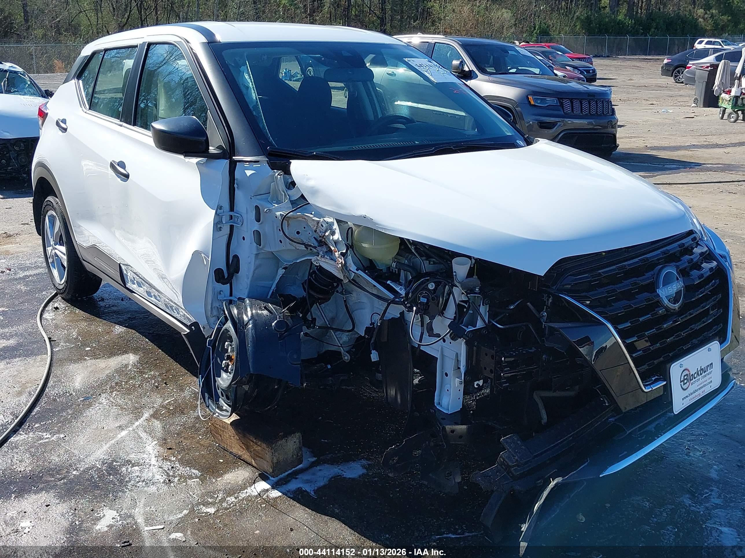 NISSAN KICKS image 6