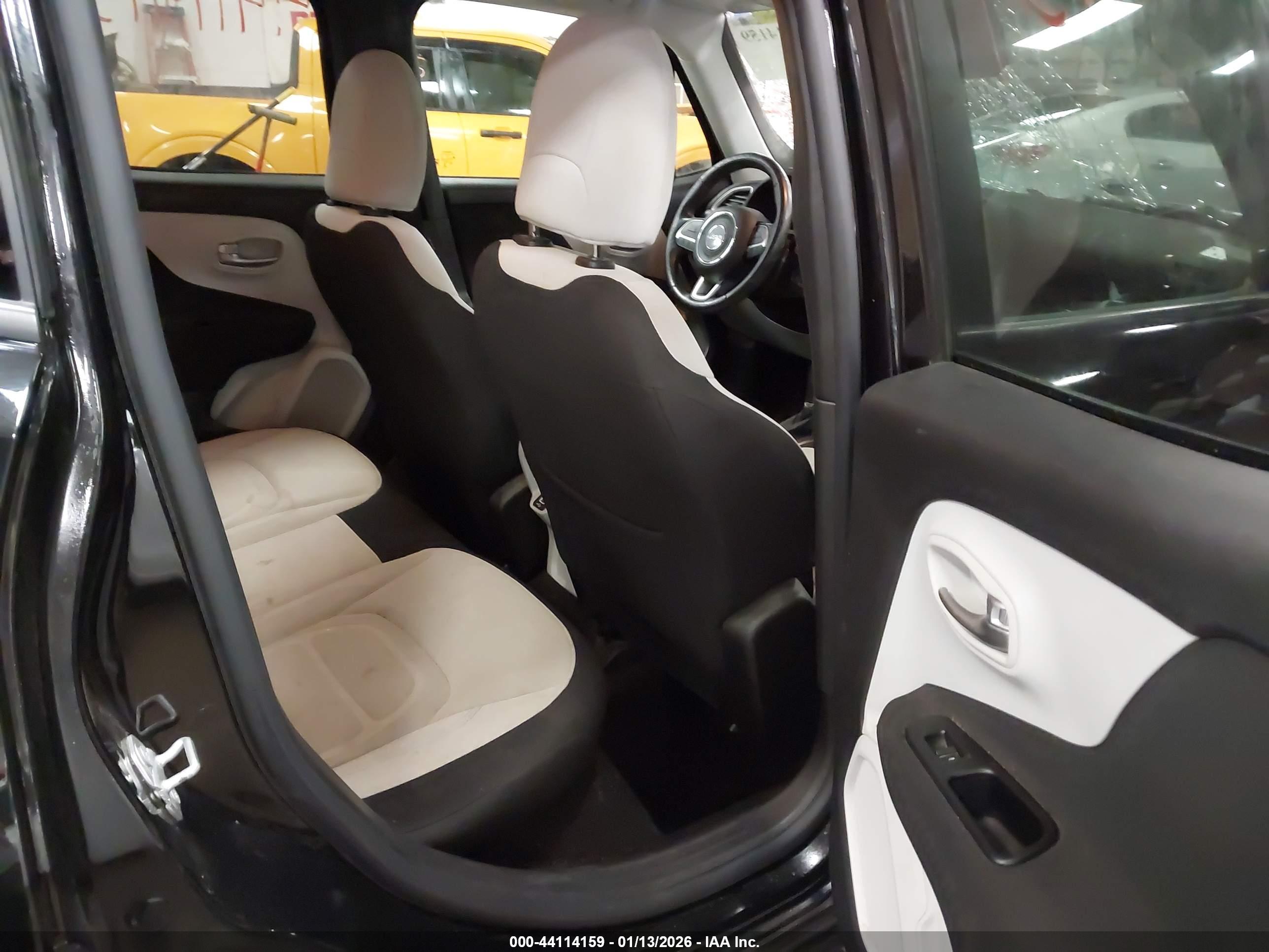 JEEP RENEGADE image 8