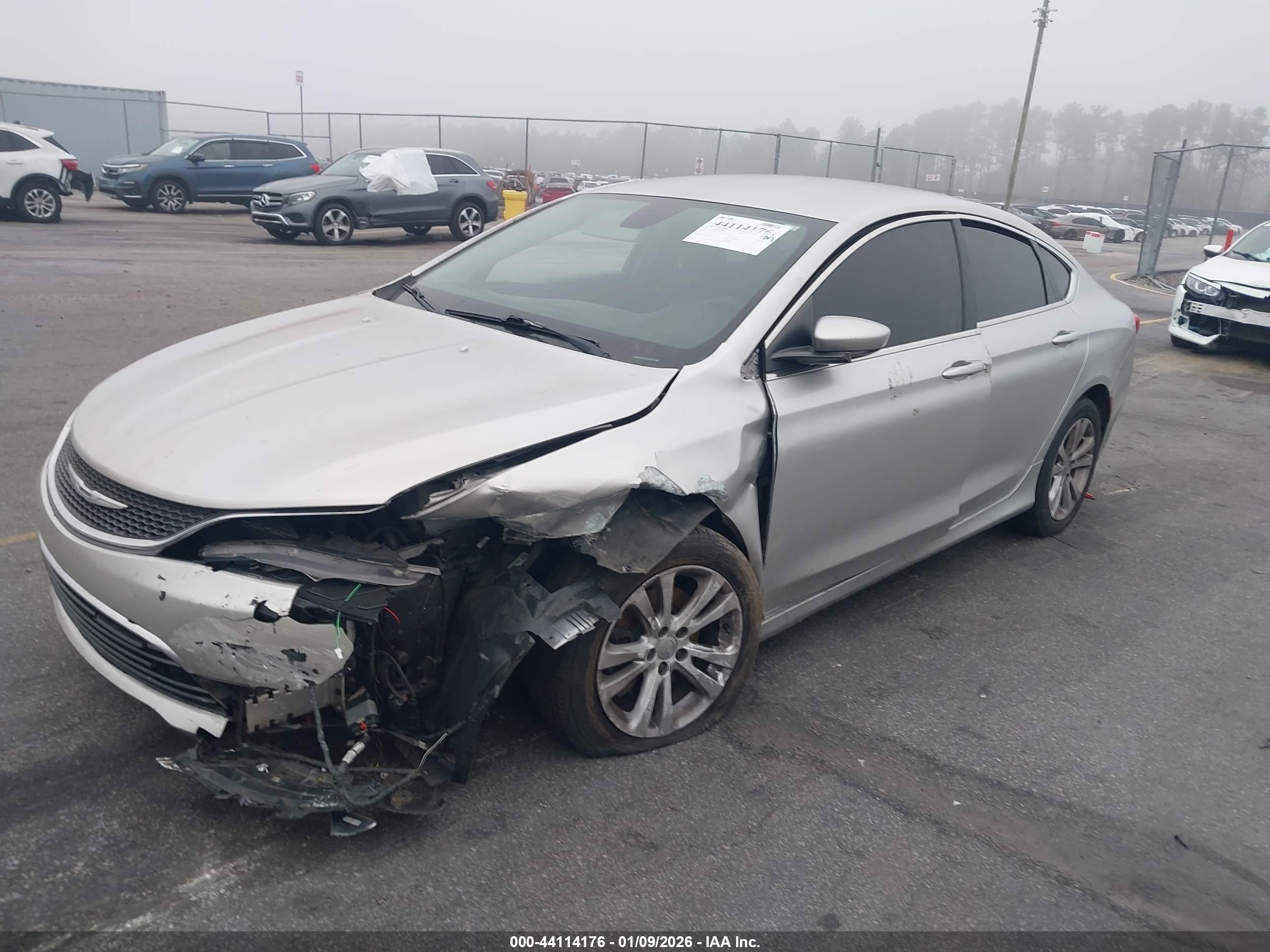 CHRYSLER 200 image 2