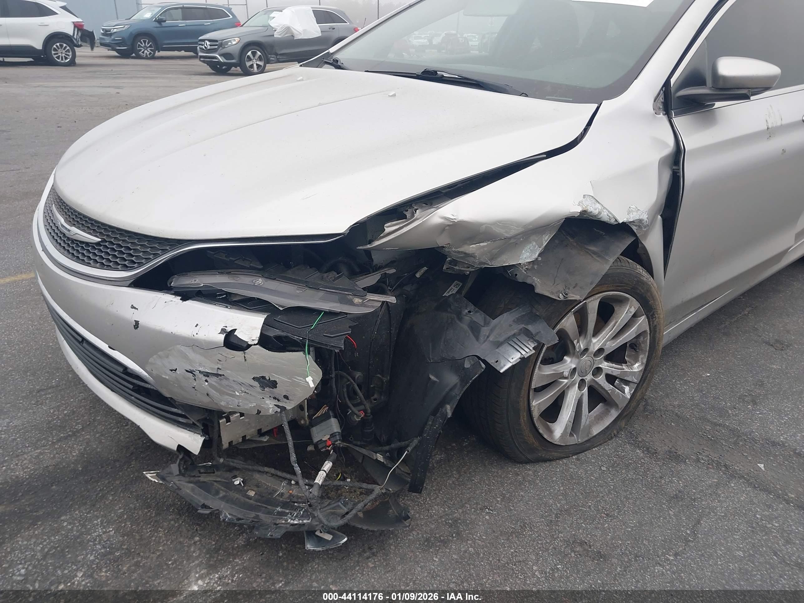 CHRYSLER 200 image 6