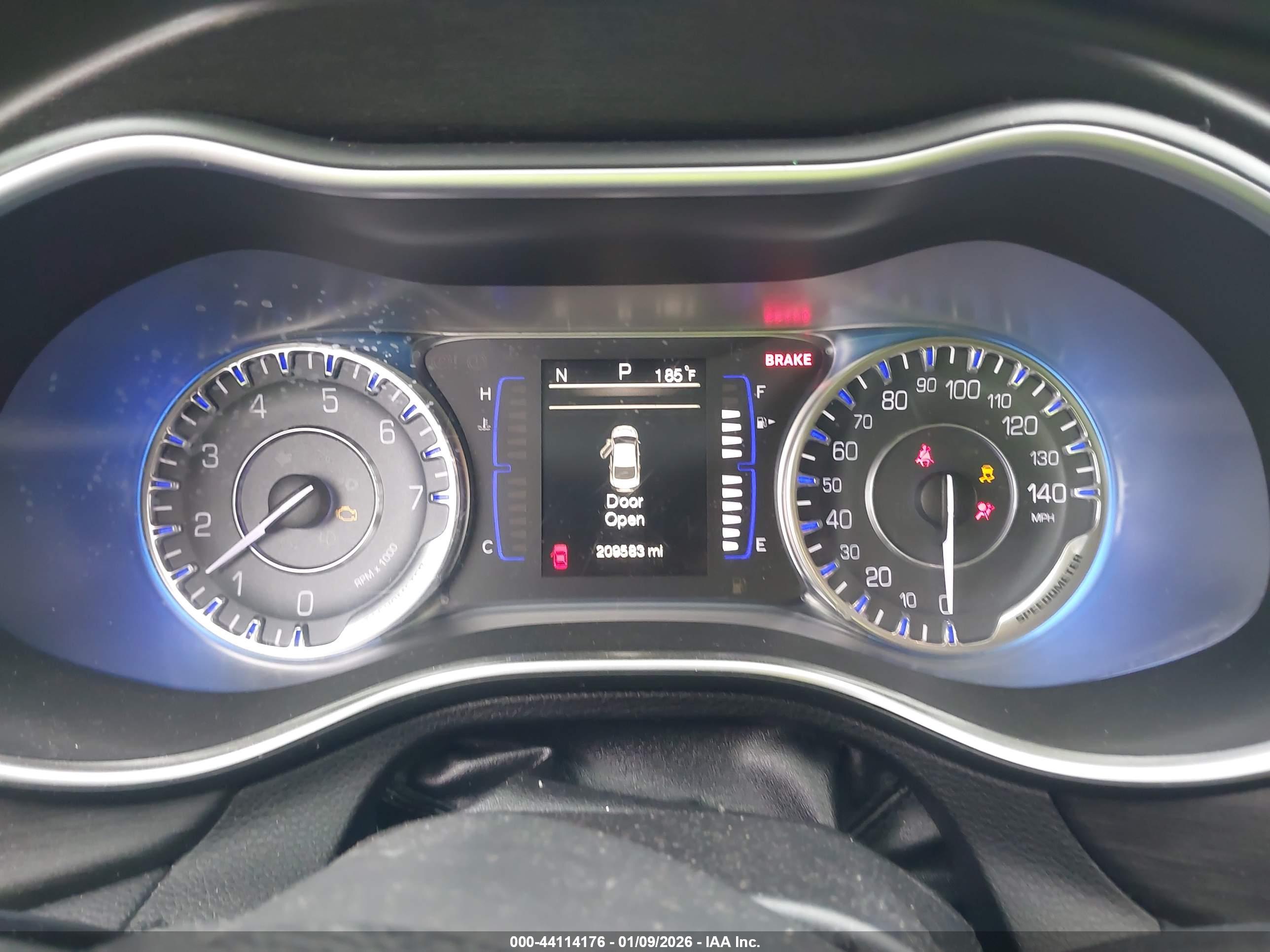 CHRYSLER 200 image 7