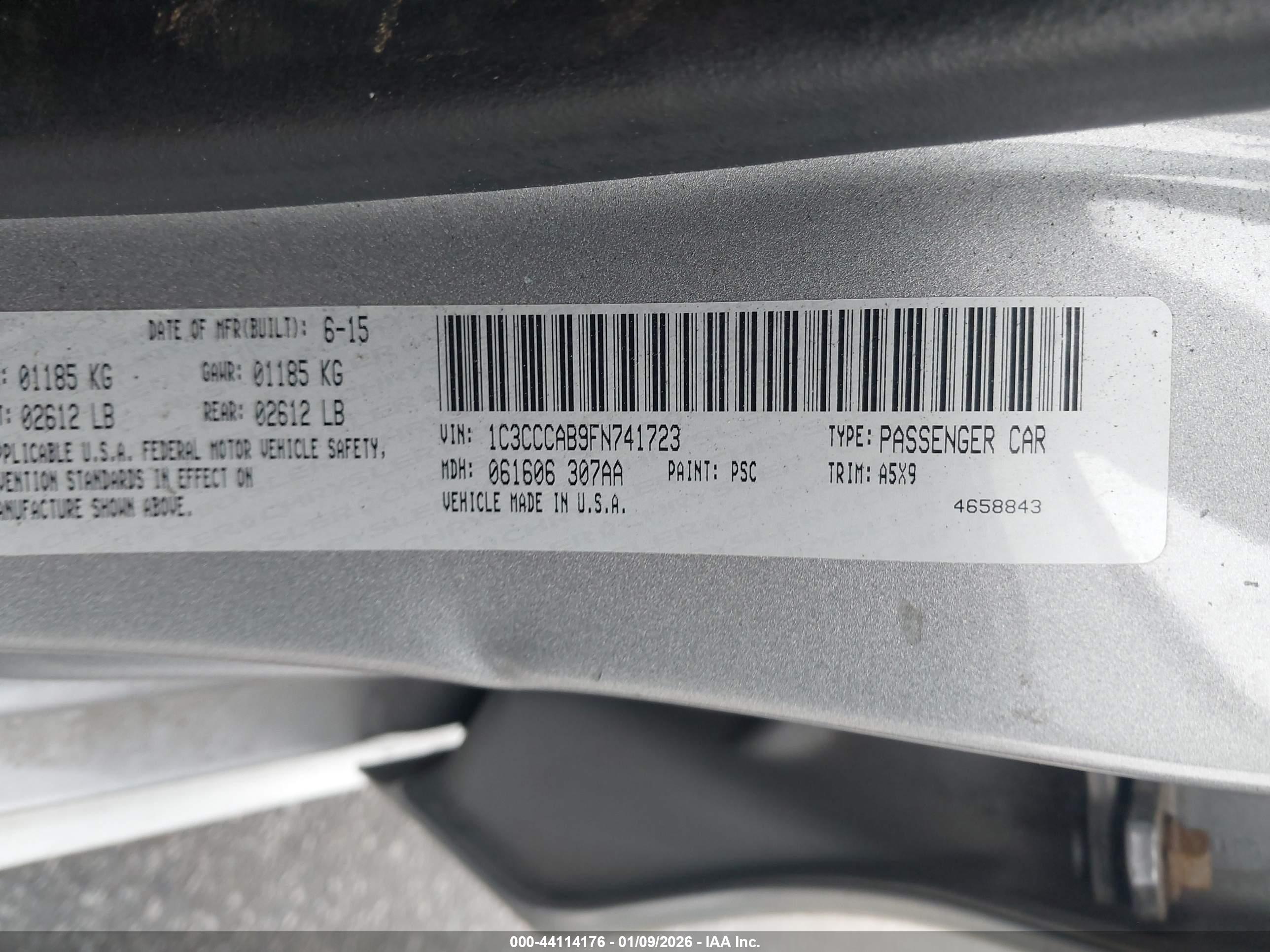 CHRYSLER 200 image 9