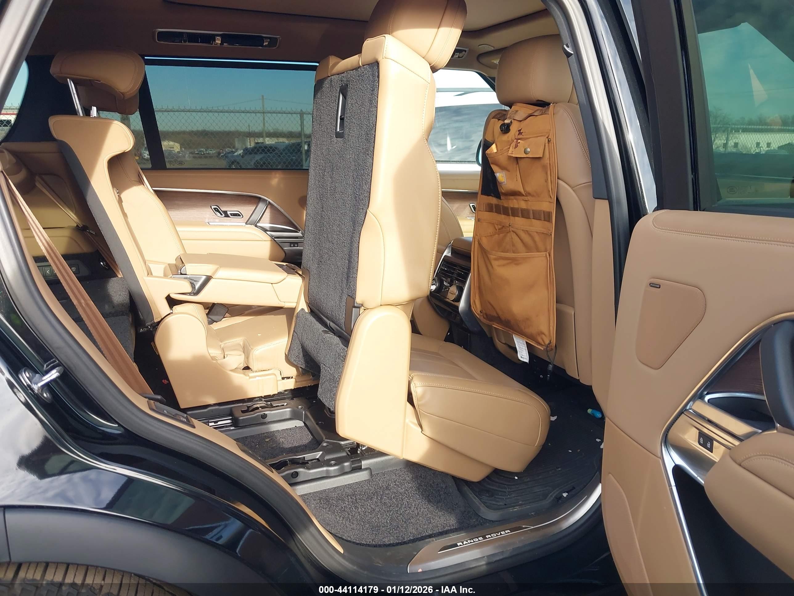 LAND ROVER image 8
