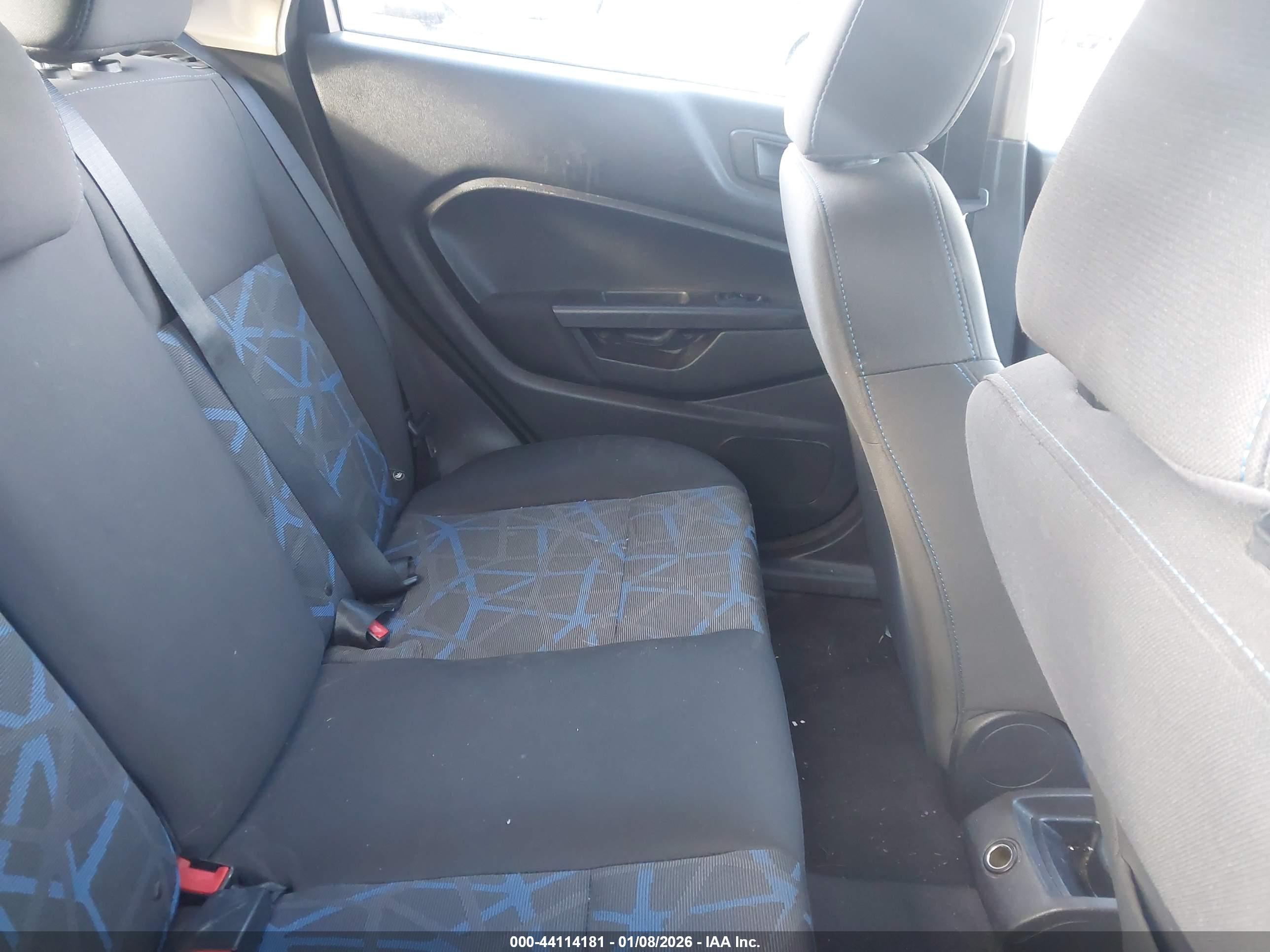 FORD FIESTA image 8