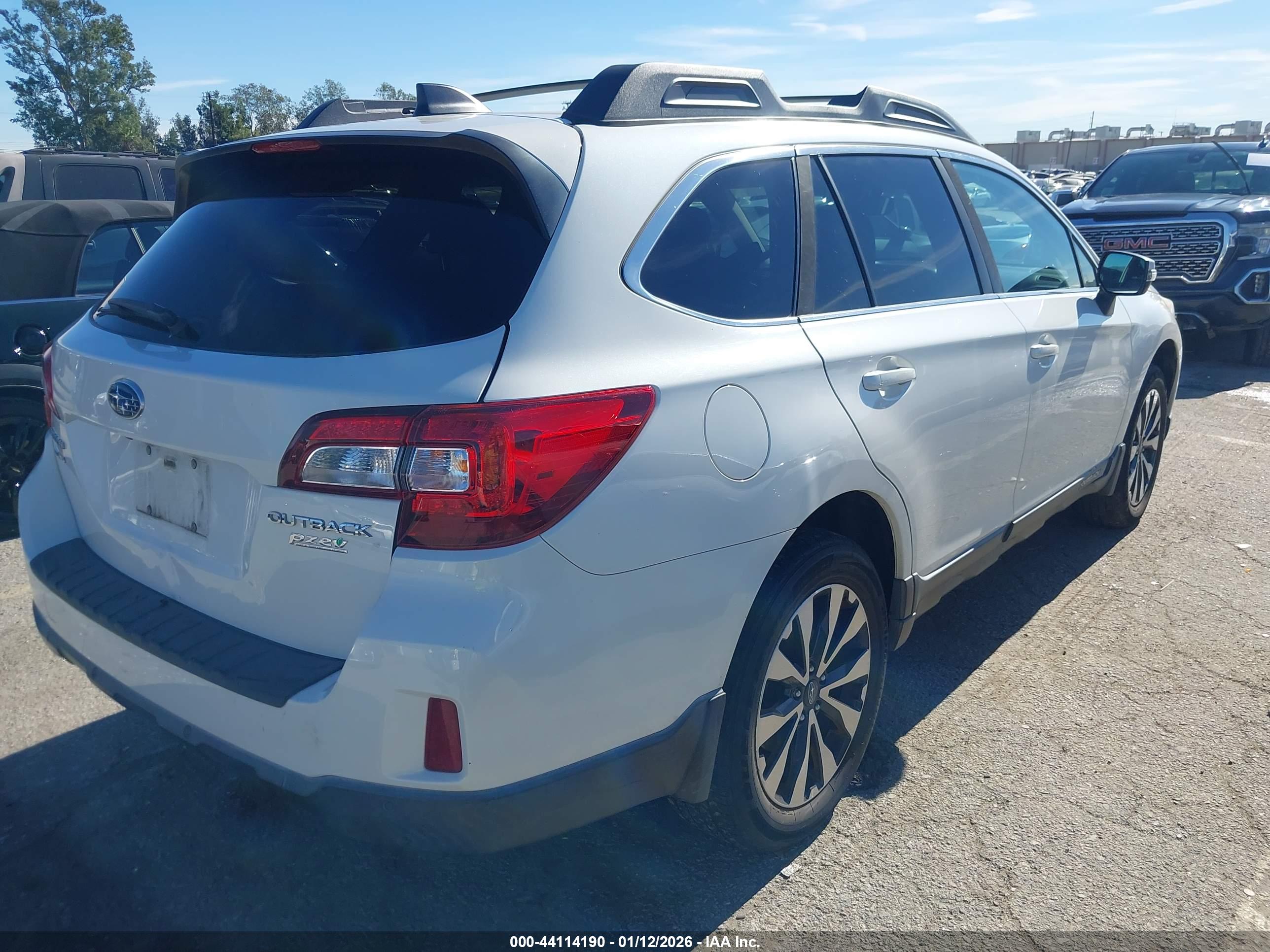SUBARU OUTBACK image 4