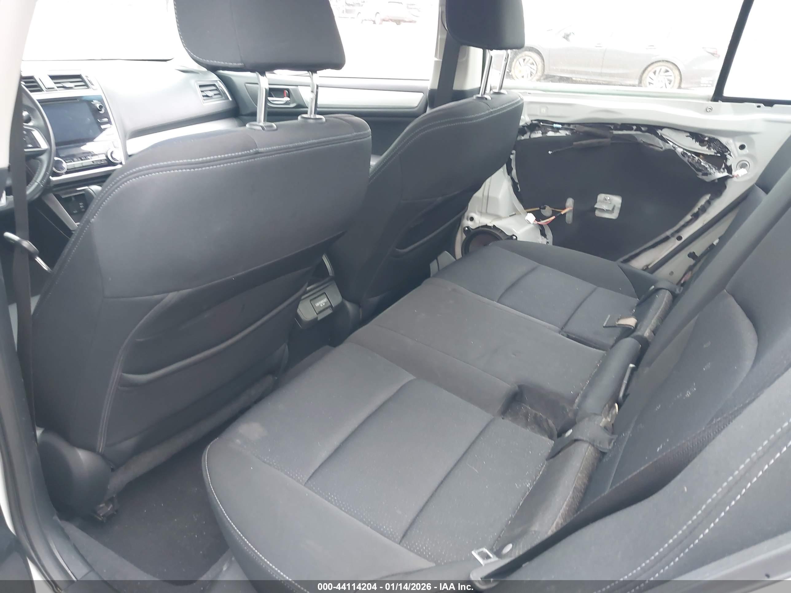 SUBARU LEGACY image 8