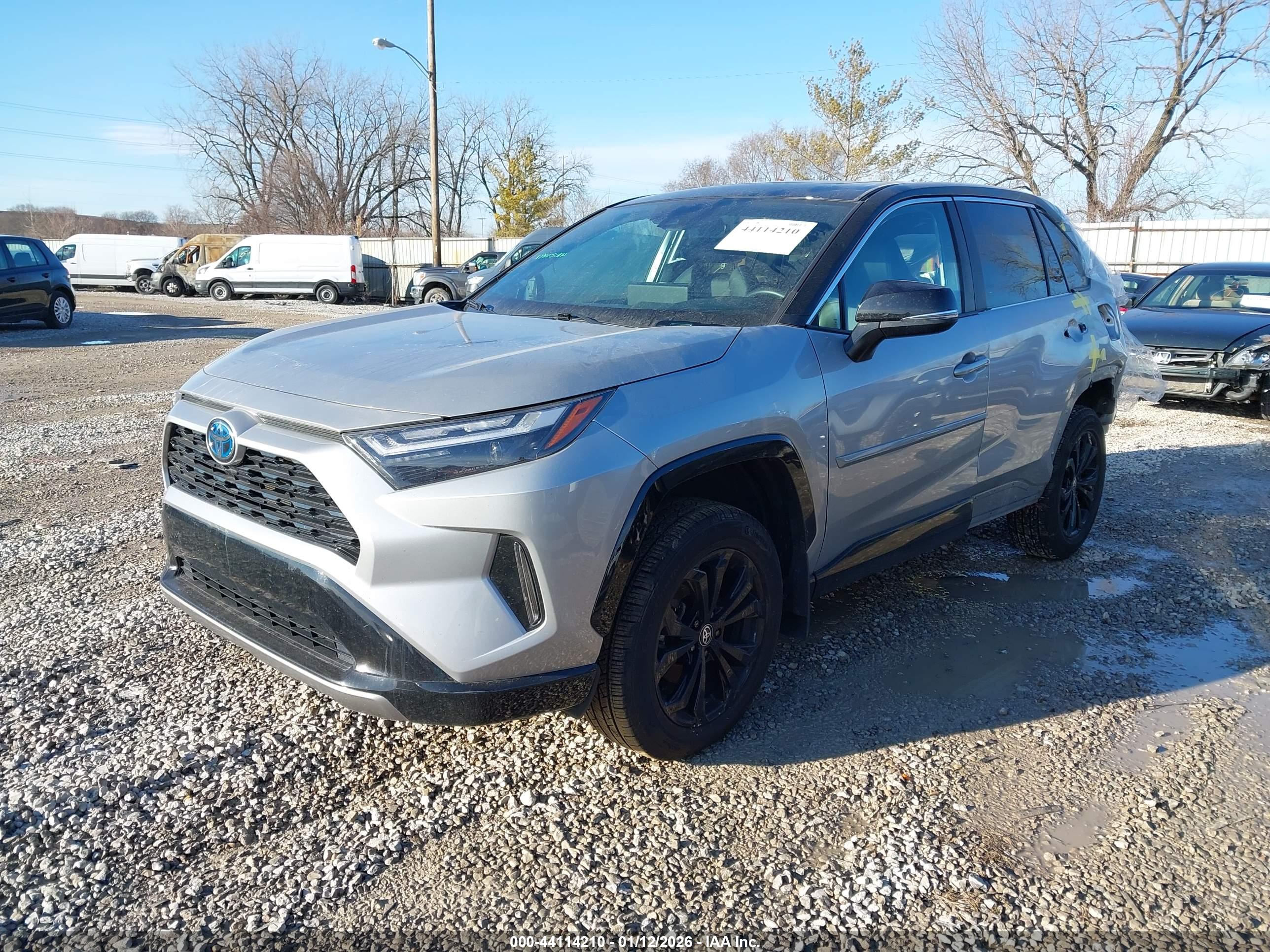 TOYOTA RAV4 image 2