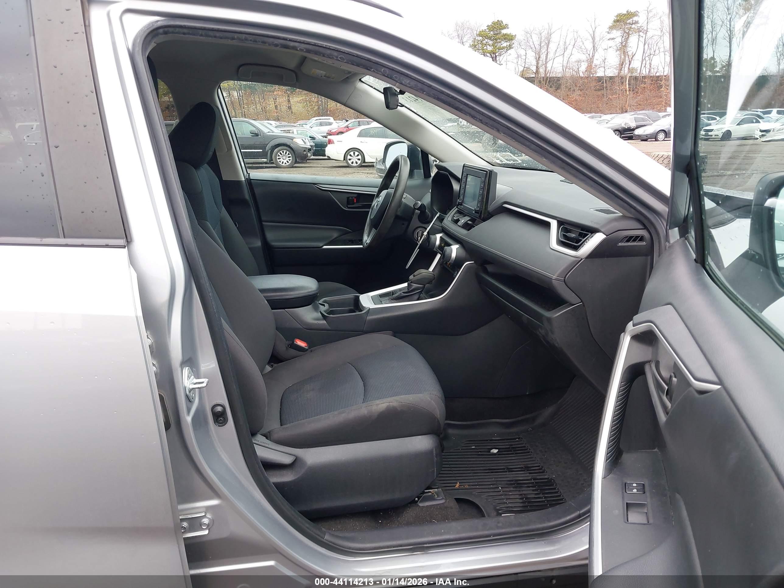 TOYOTA RAV4 image 5