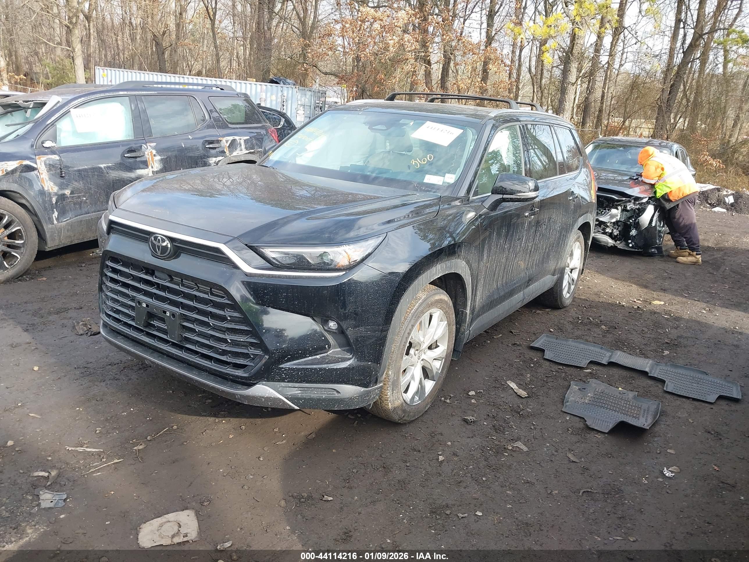 TOYOTA GRAND image 2