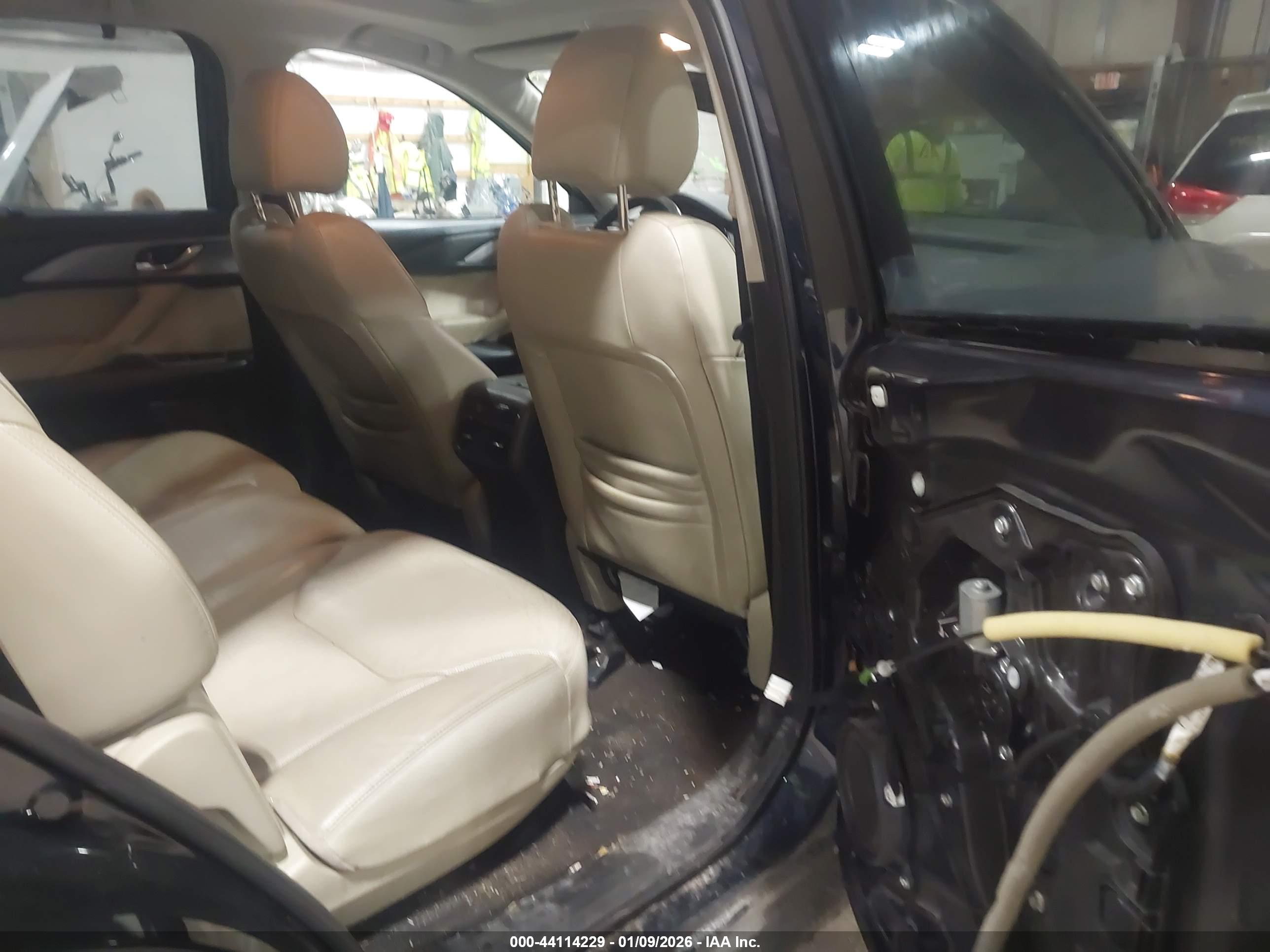 MAZDA CX-9 image 8