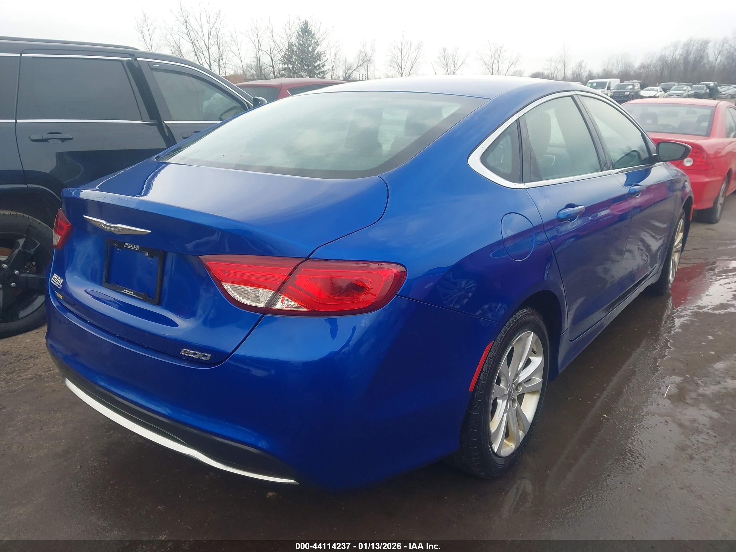 CHRYSLER 200 image 4