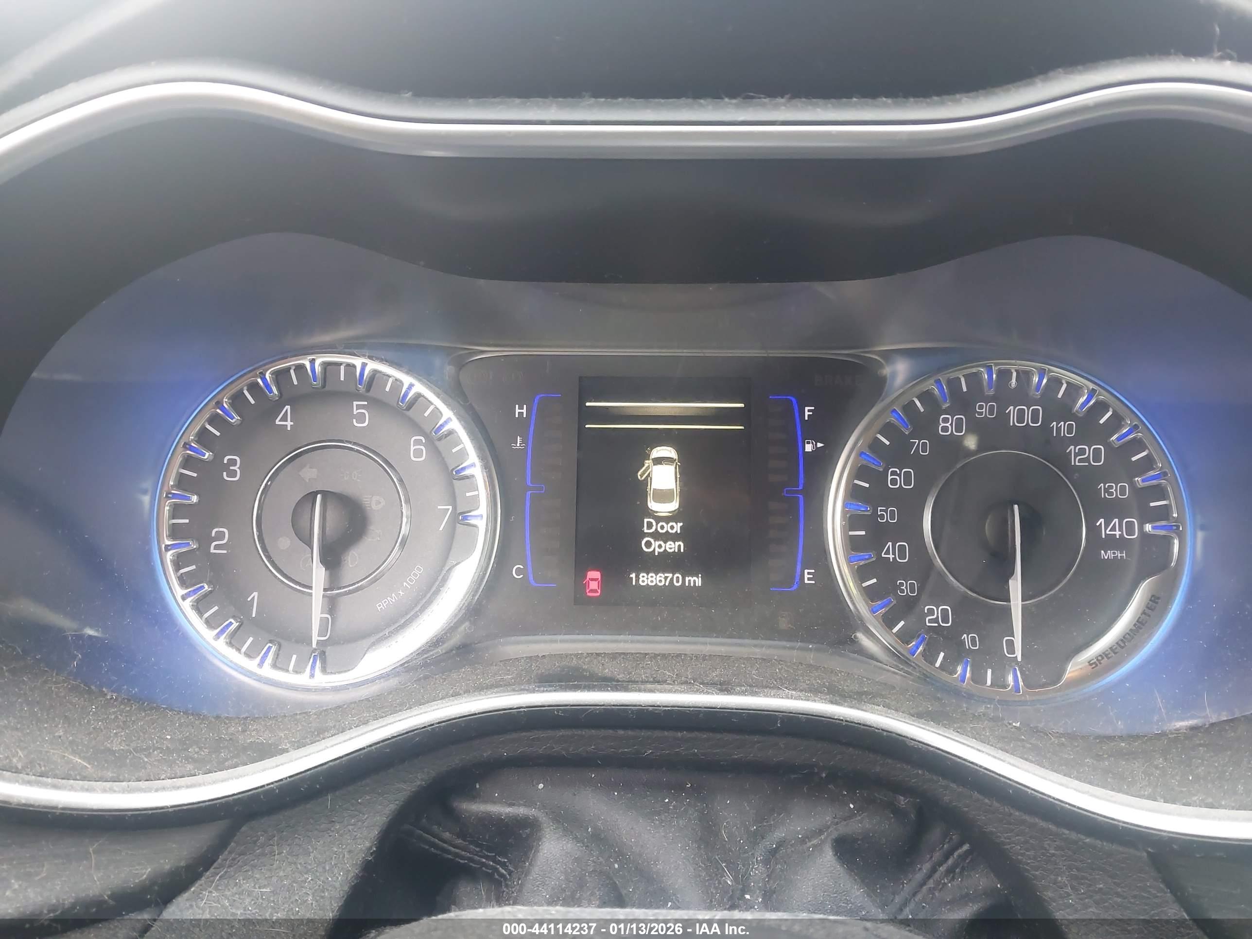 CHRYSLER 200 image 7
