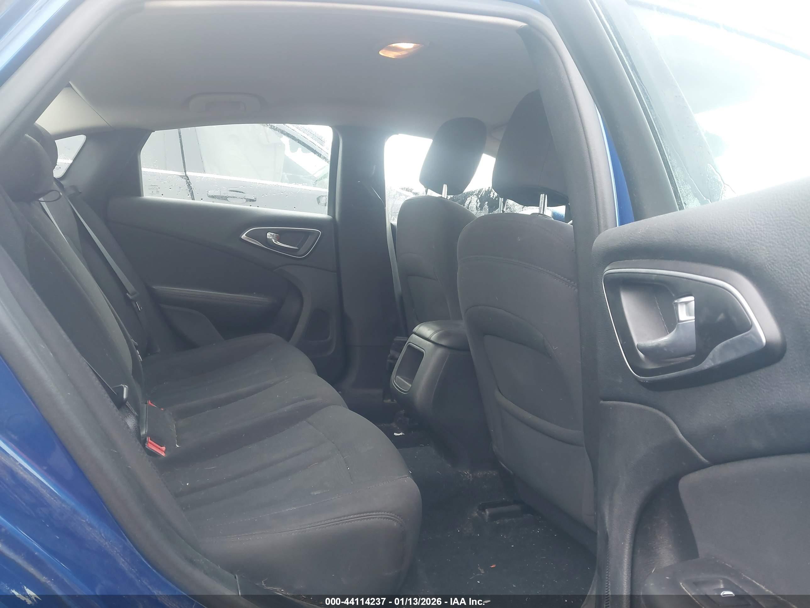 CHRYSLER 200 image 8